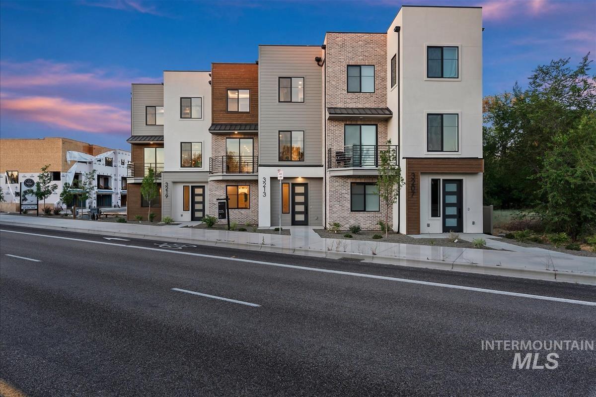 3213 W Moore — photo