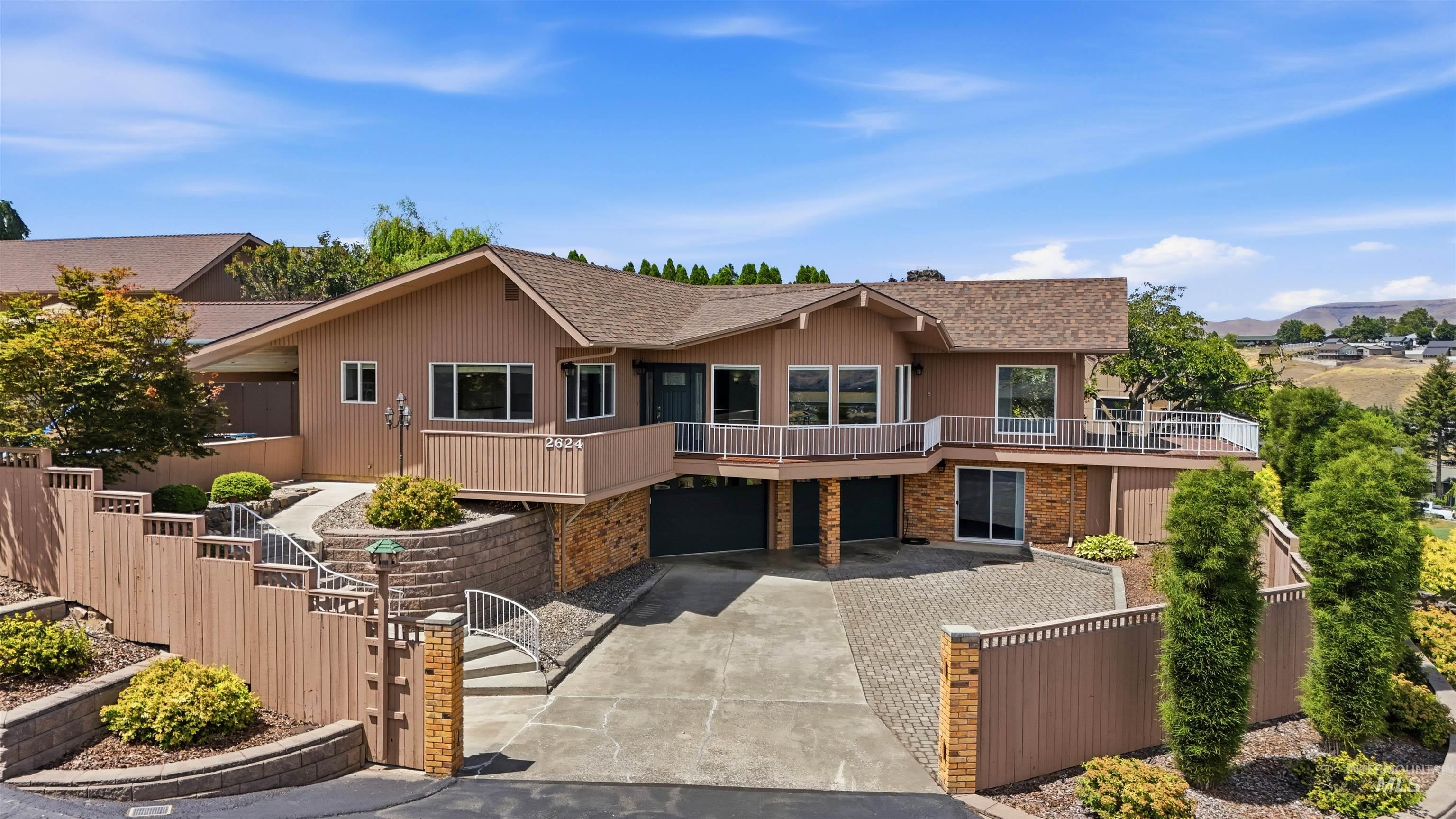 2624 Grandview Drive — photo