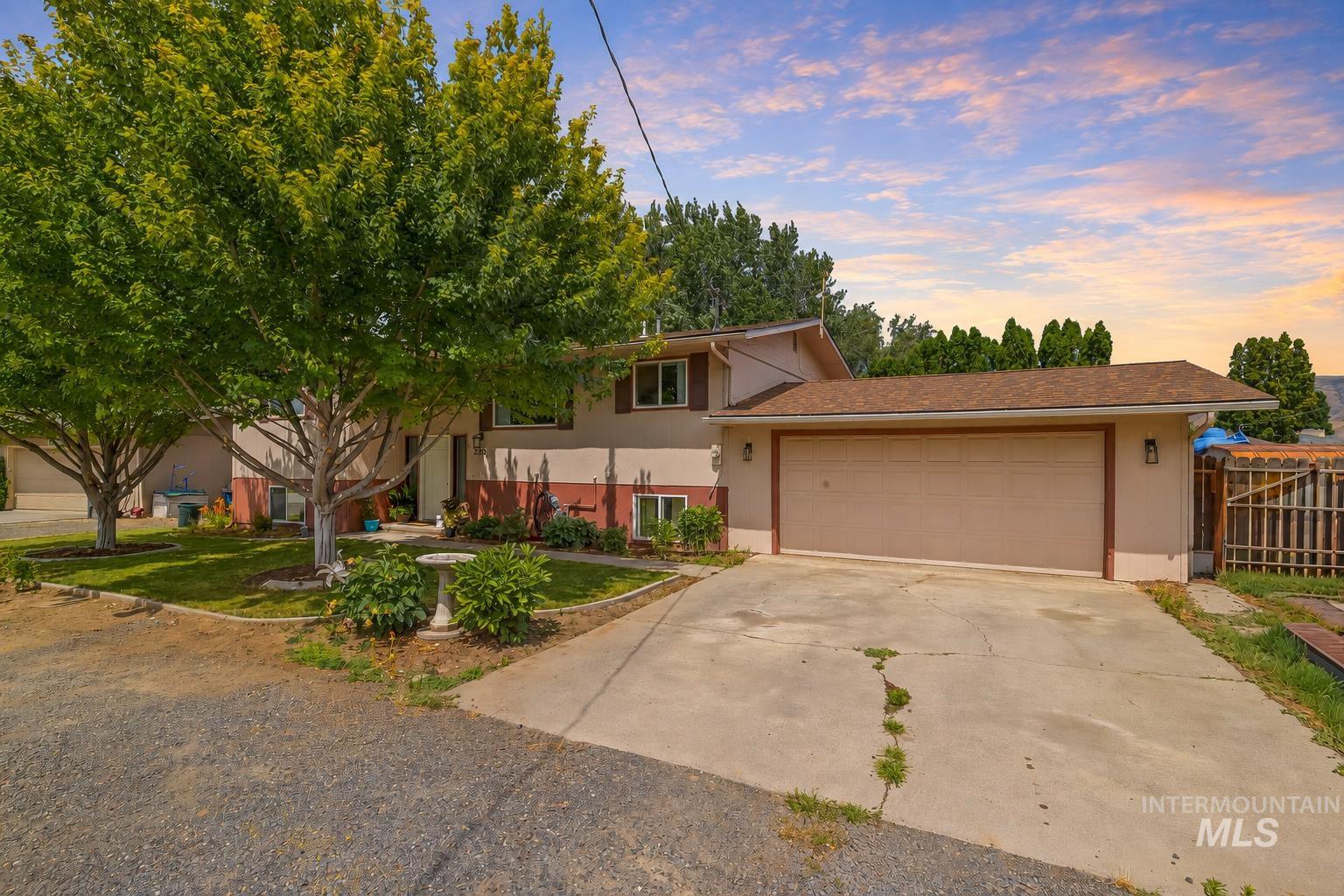 2390 Rolling Hills Dr — photo