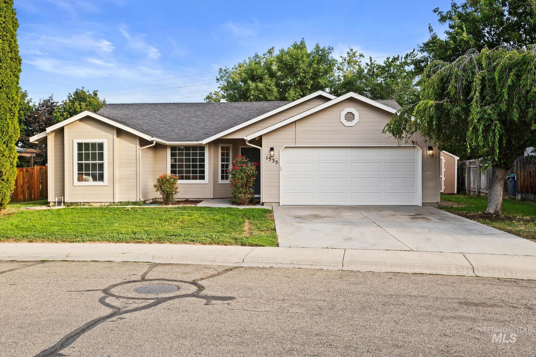1535 E Oakridge — photo