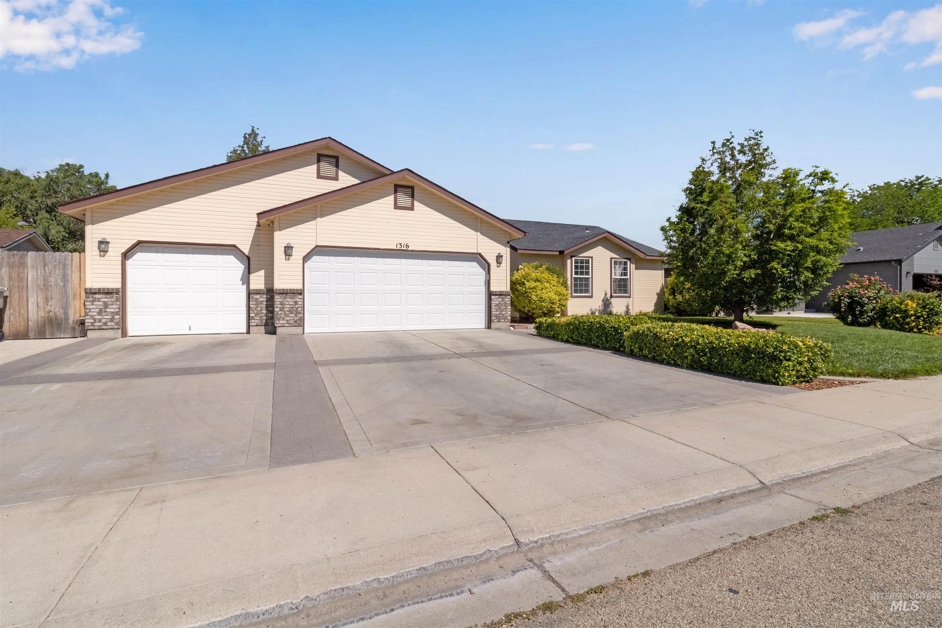 1316 Willow Creek Dr — photo