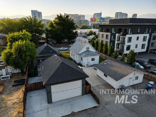 1123 W Lee — photo