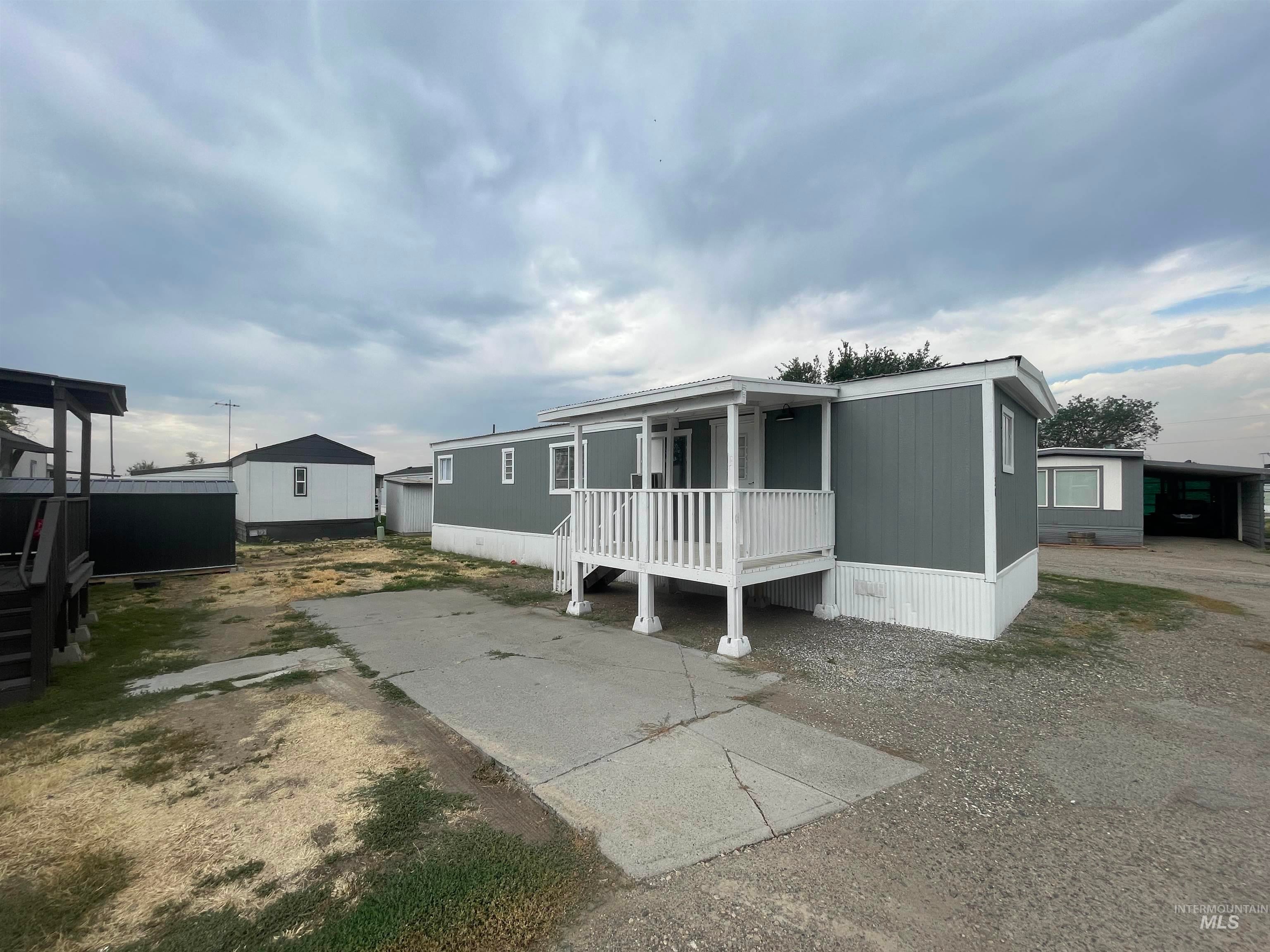 602 Chucker Dr — photo