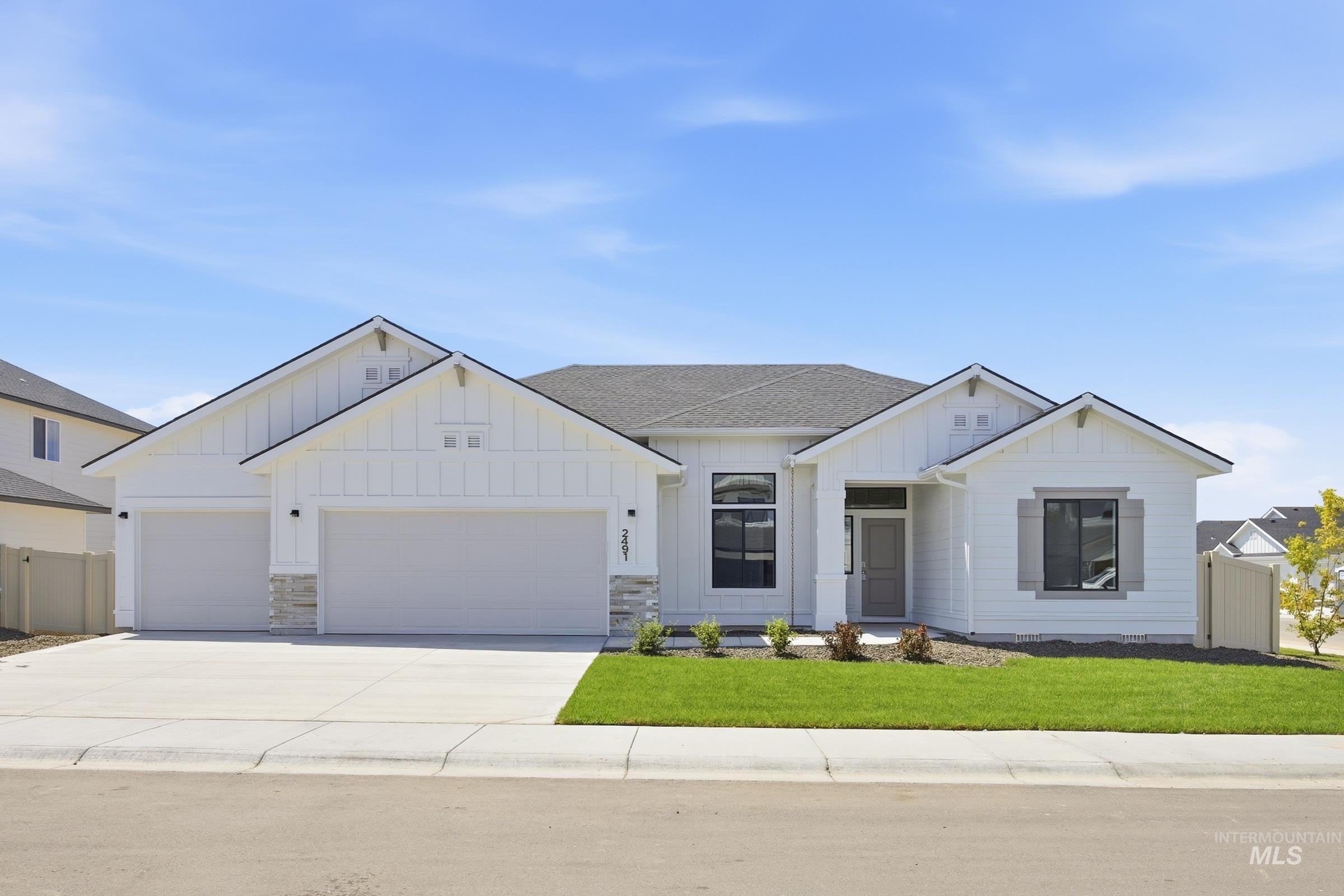 812 Thunderbolt Dr — photo