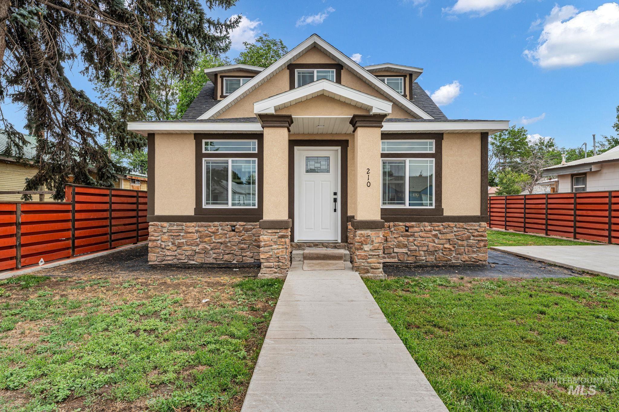 210 Oregon St — photo
