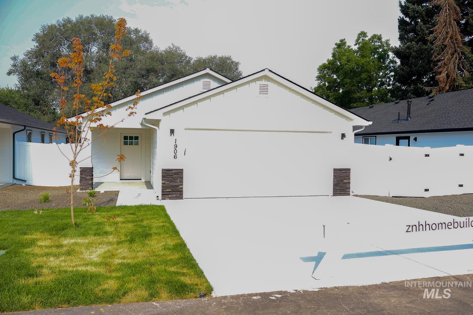 1906 Oregon Lane — photo