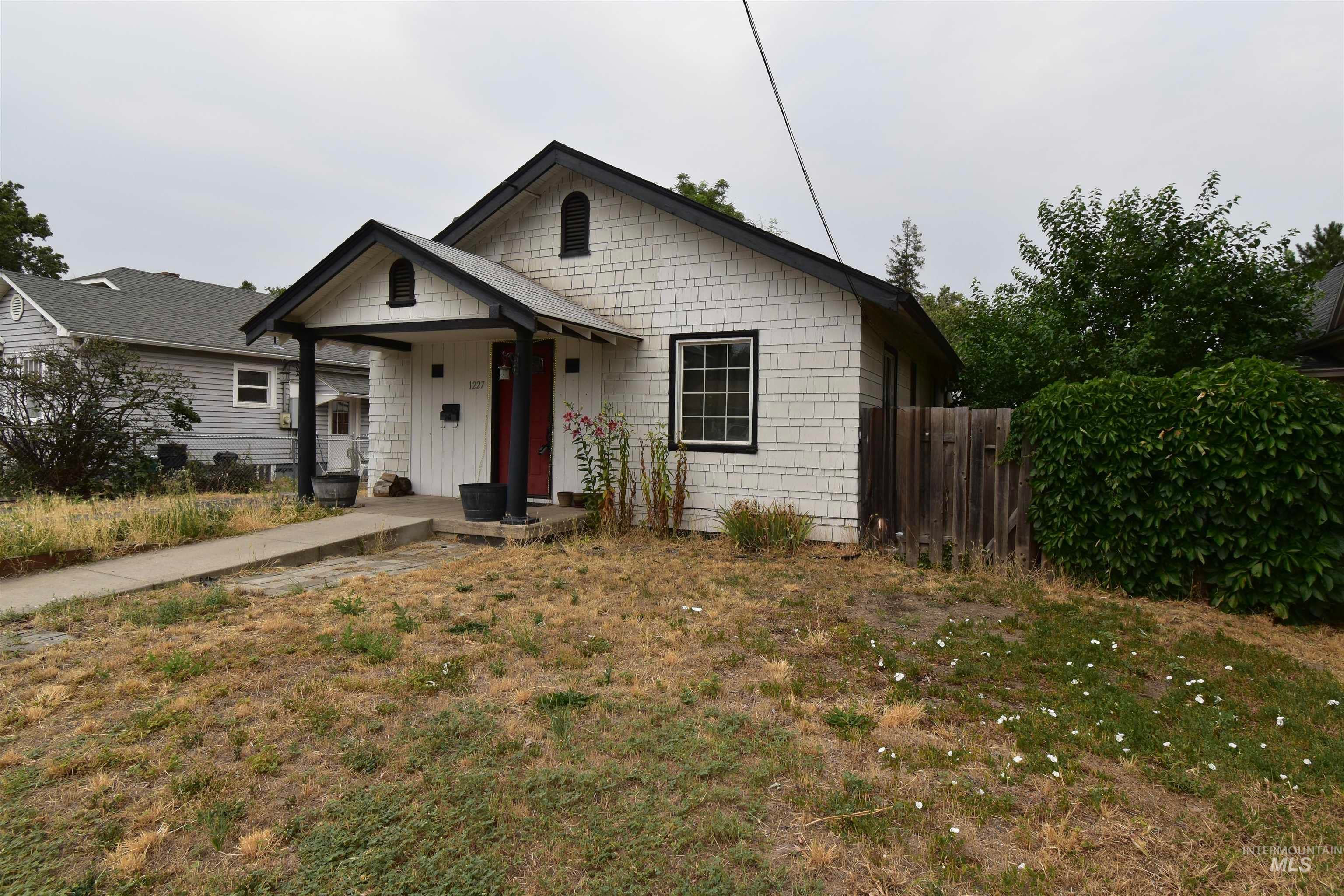 1227 14th Ave — photo