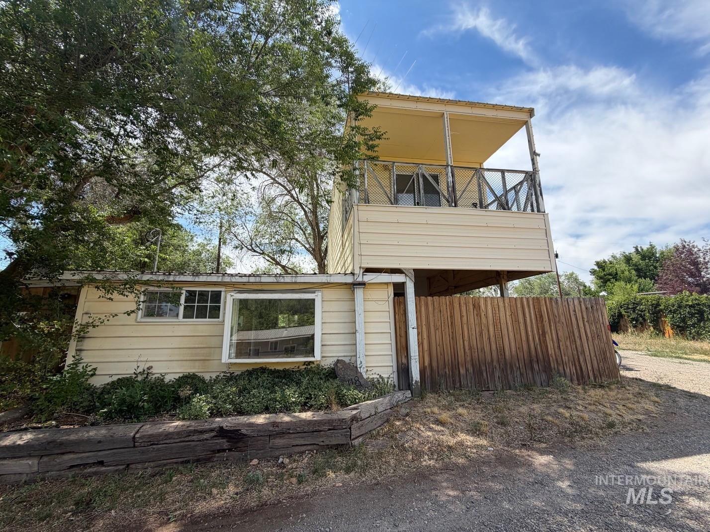 116 + 118 Mcculloch Dr. — photo