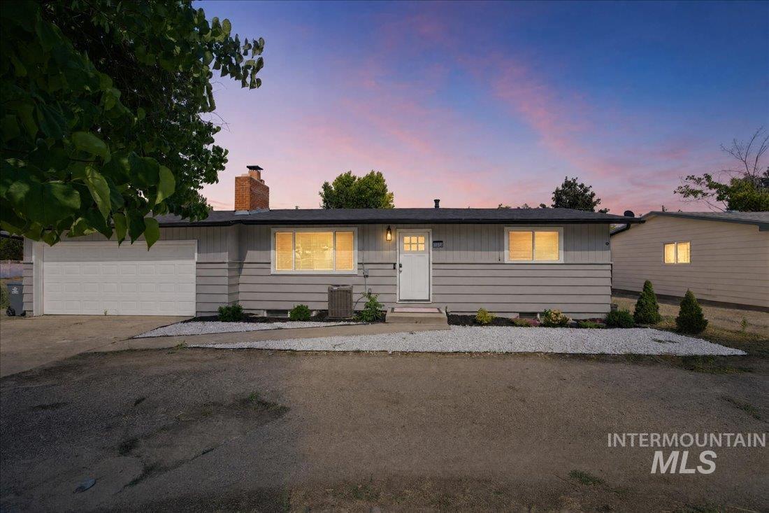 2812 N Cole Rd — photo