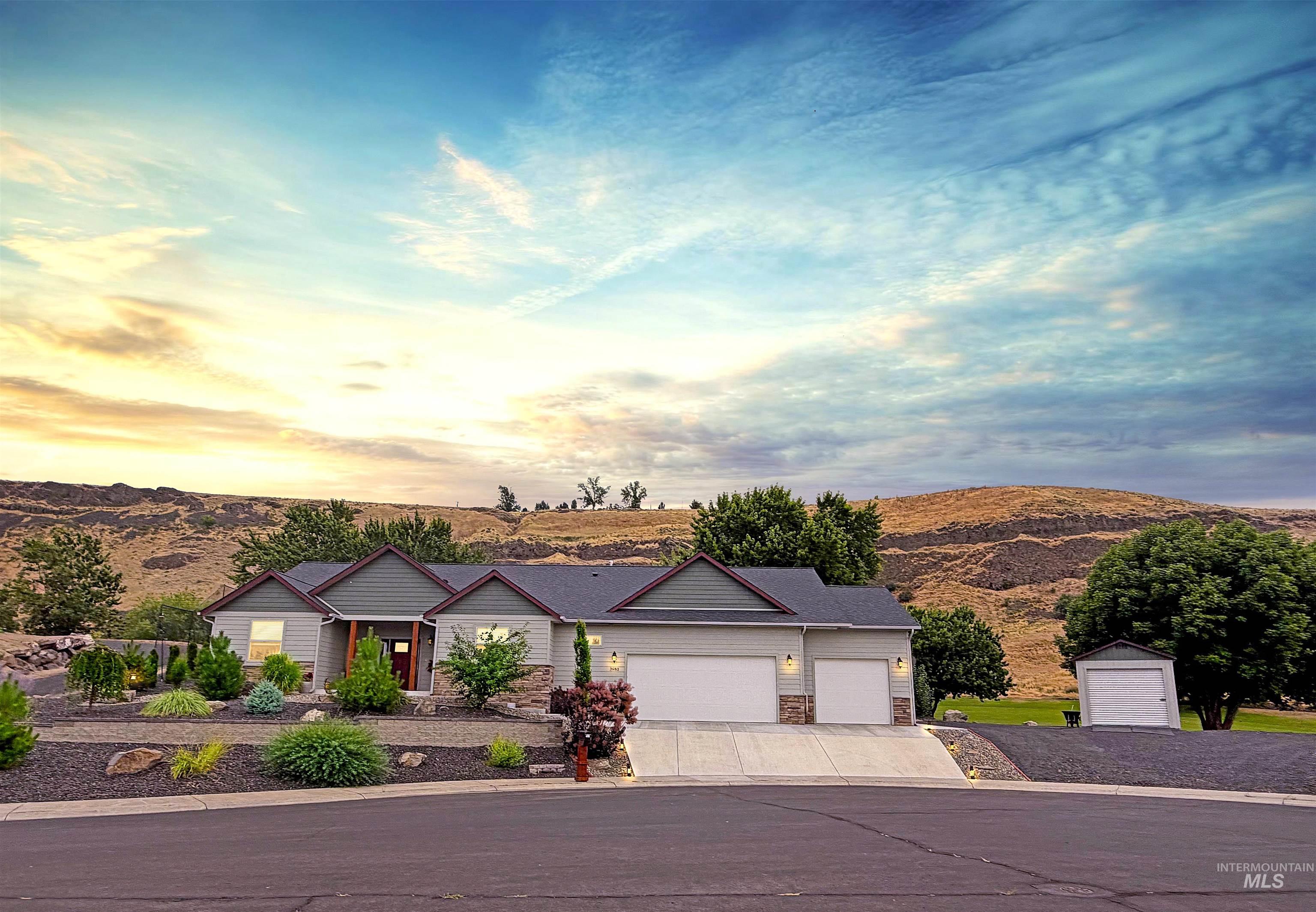3983 Foothill Dr — photo
