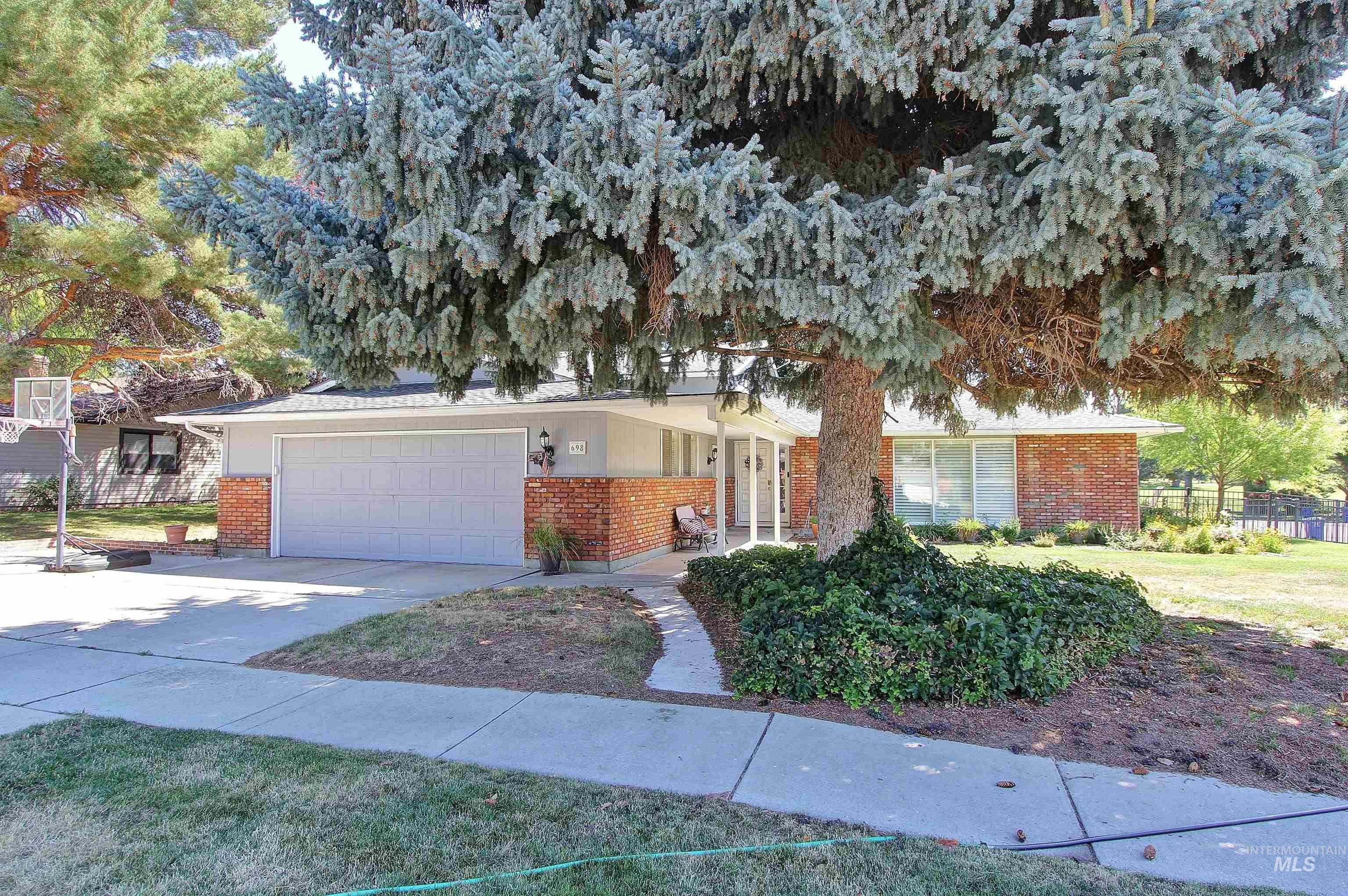 698 N Eagle Hills Way — photo