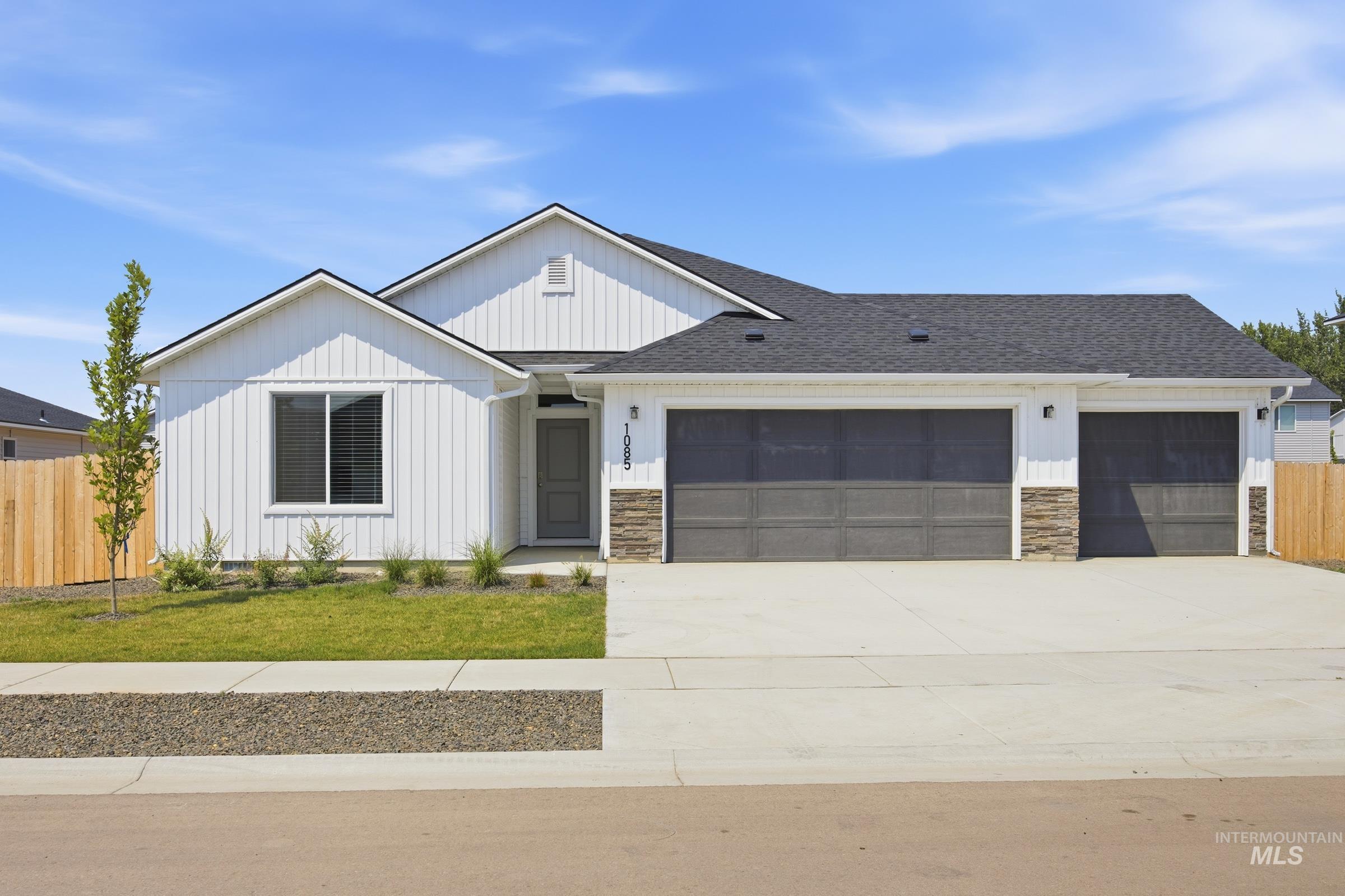 1085 Grass Pond Ave — photo
