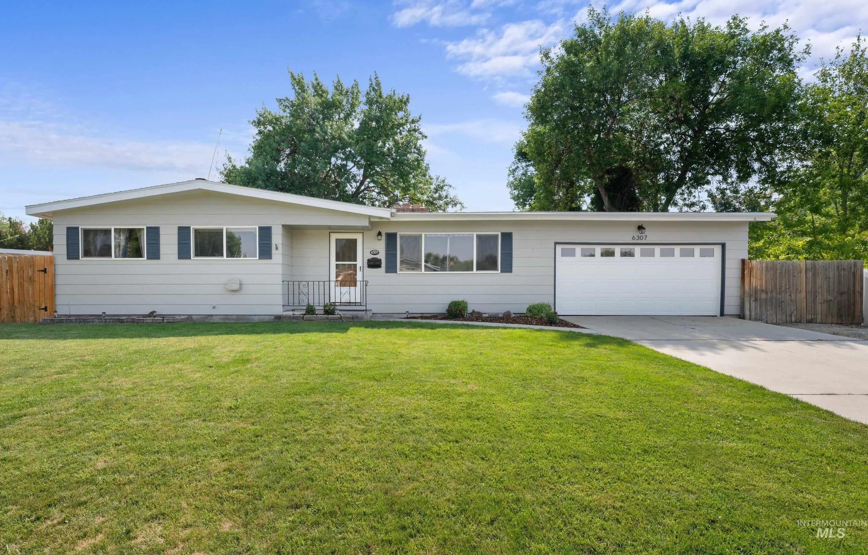6307 W Colonial Drive — photo