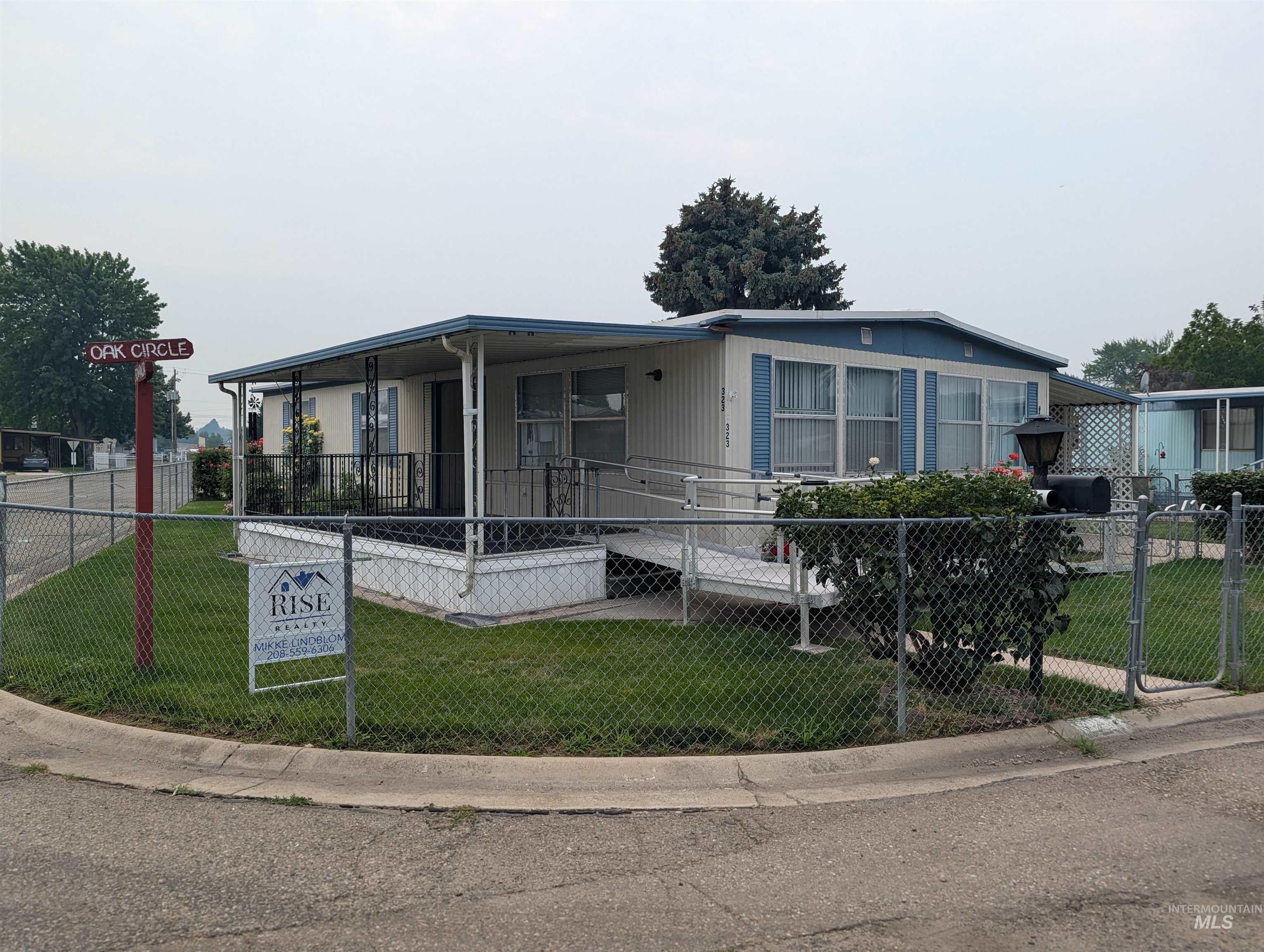 323 W Oak Circle — photo