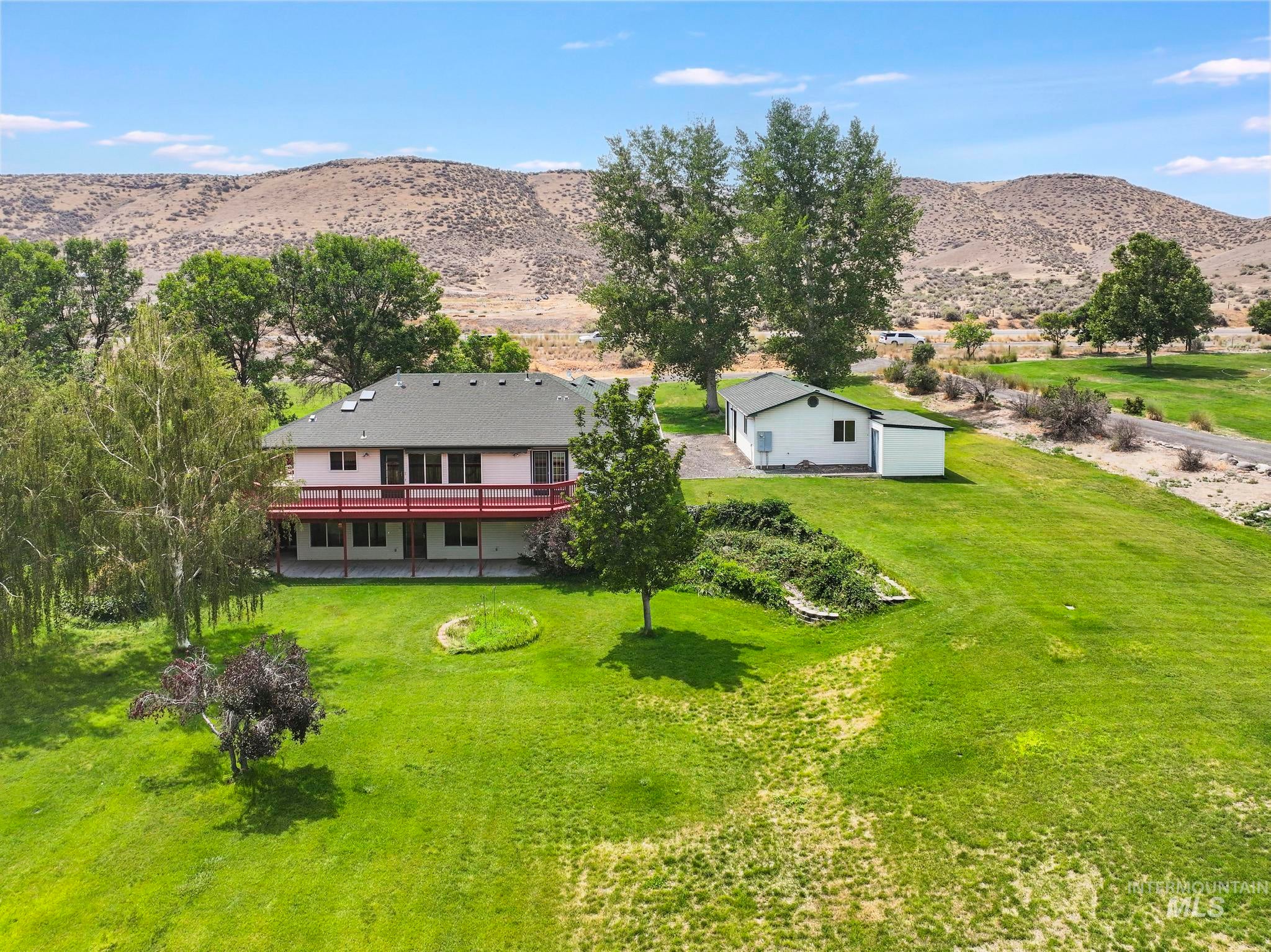 19010 Hwy 30 — photo