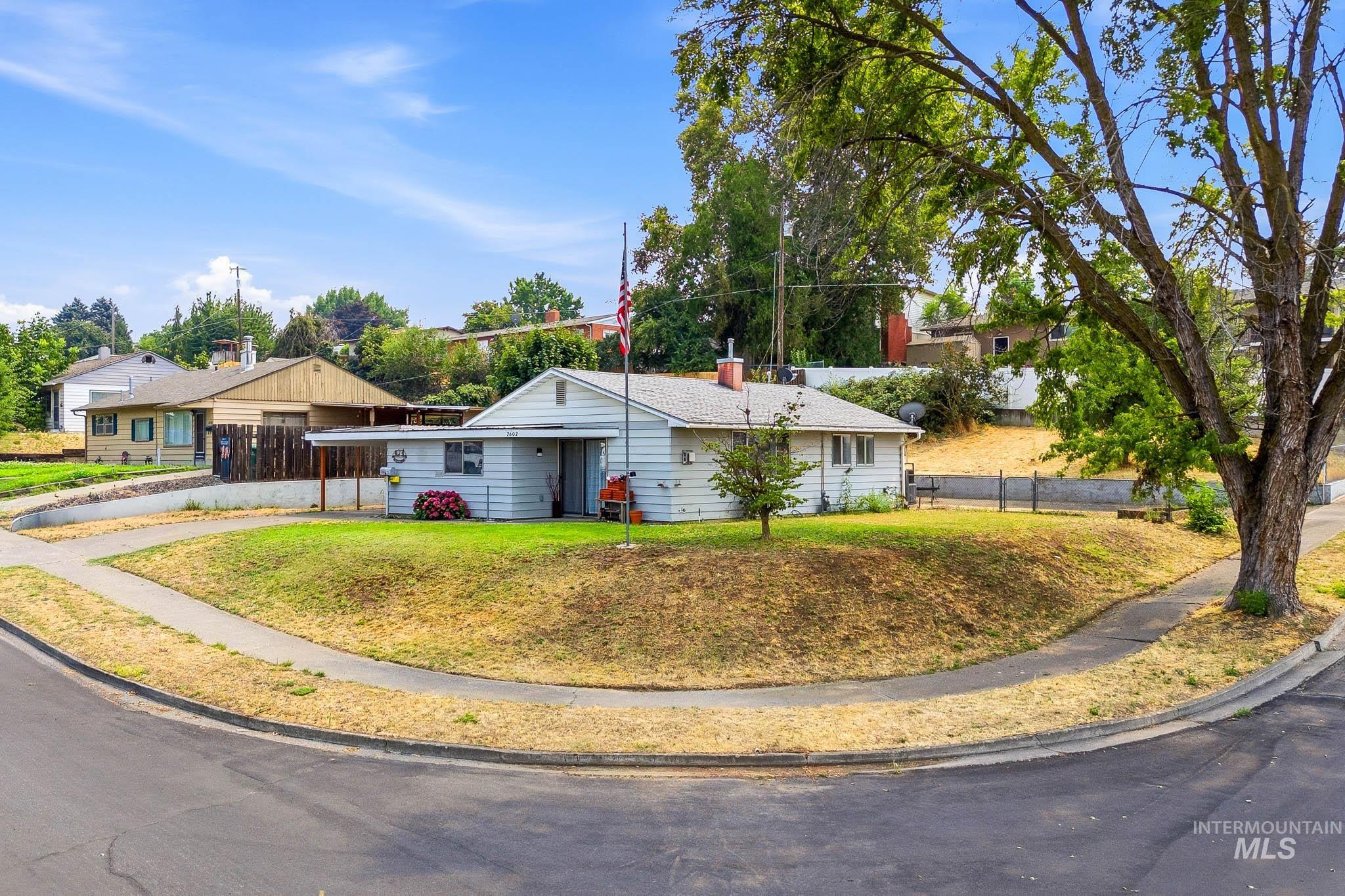 2602 9th Ave — photo