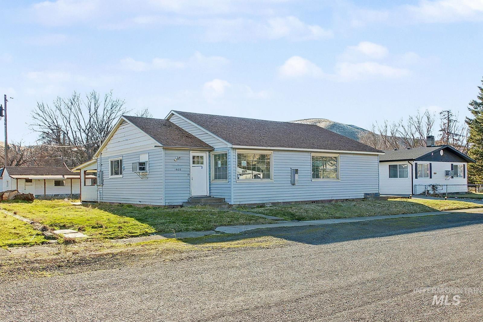 1830 Columbia Street — photo