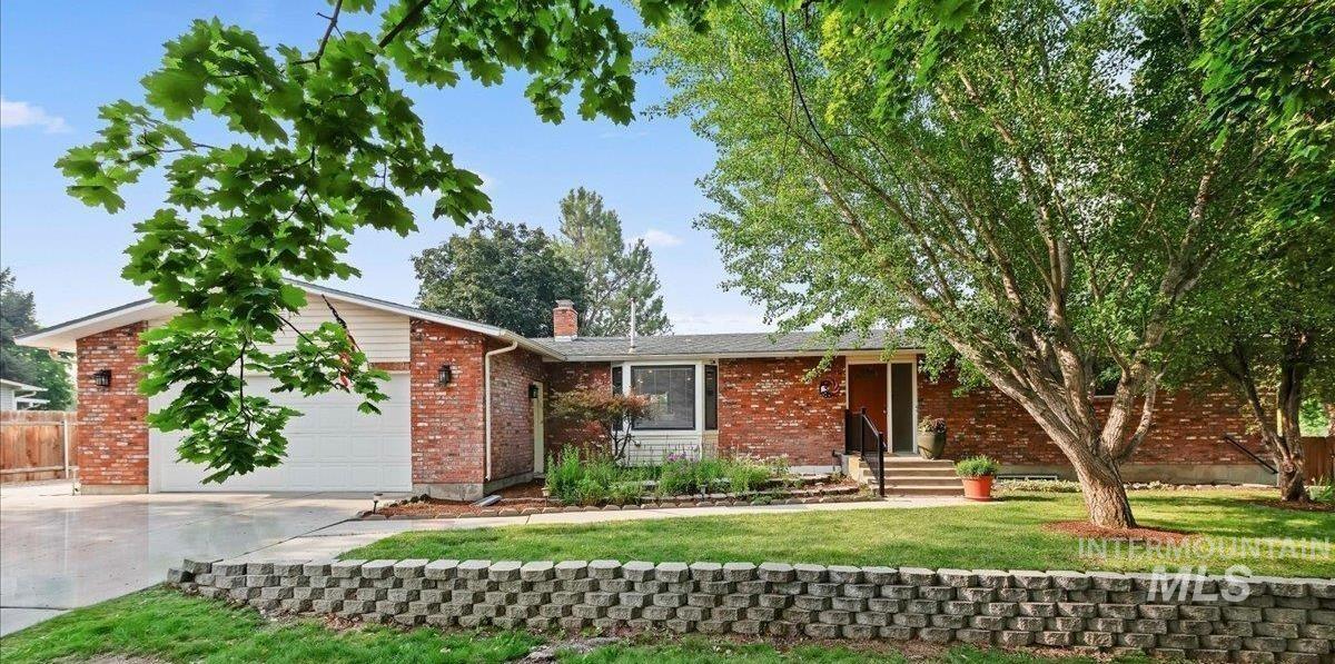 11269 W Reutzel Dr. — photo
