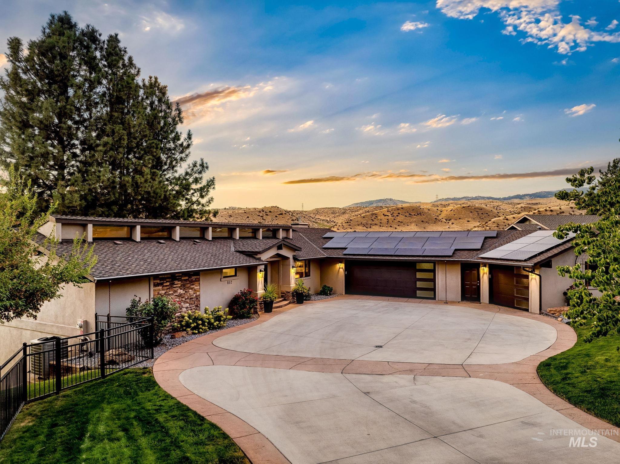 812 E Hearthstone Dr — photo