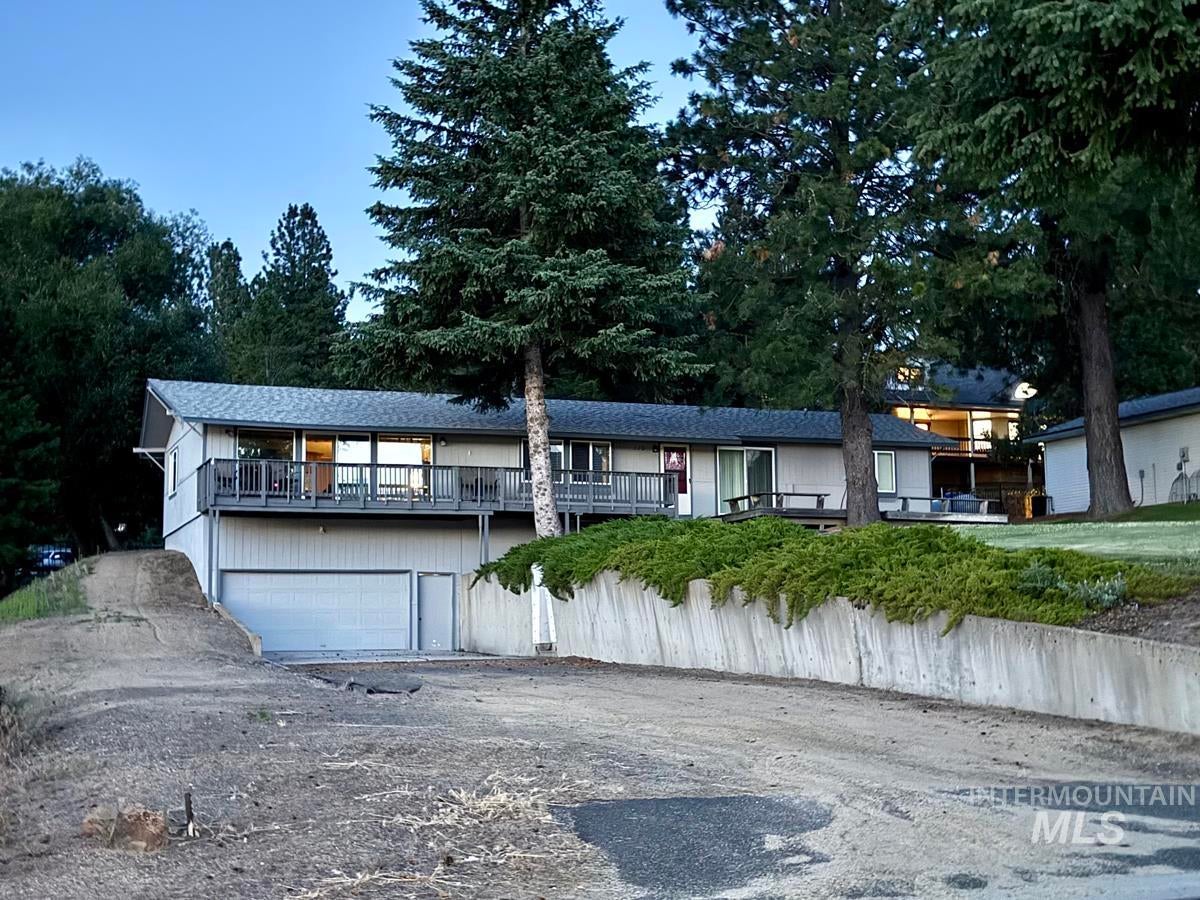110 Lakeshore Drive — photo