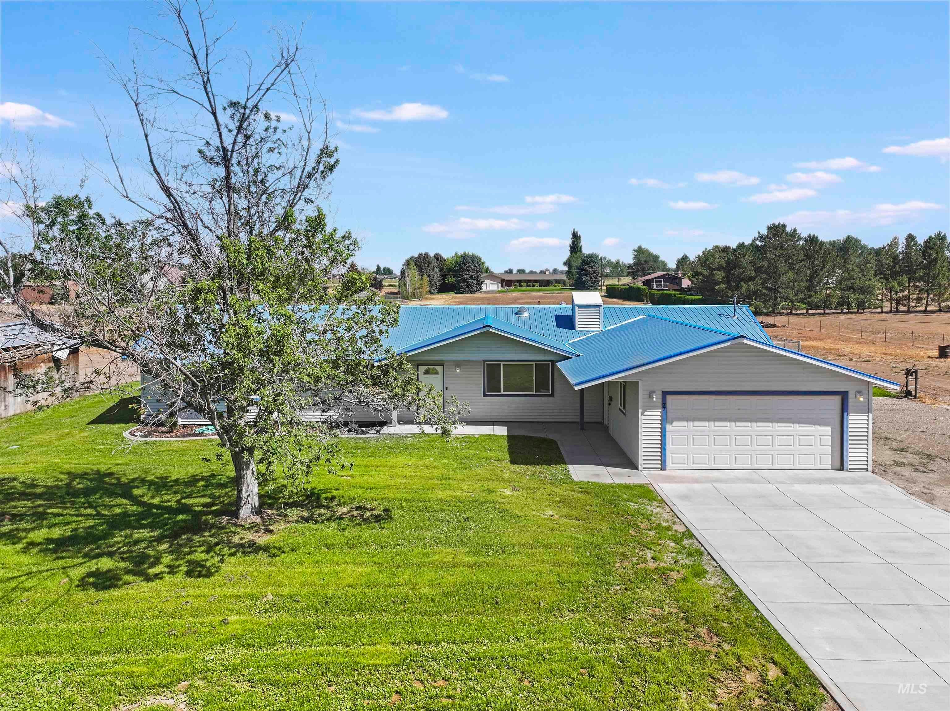 77 Horseshoe Circle — photo