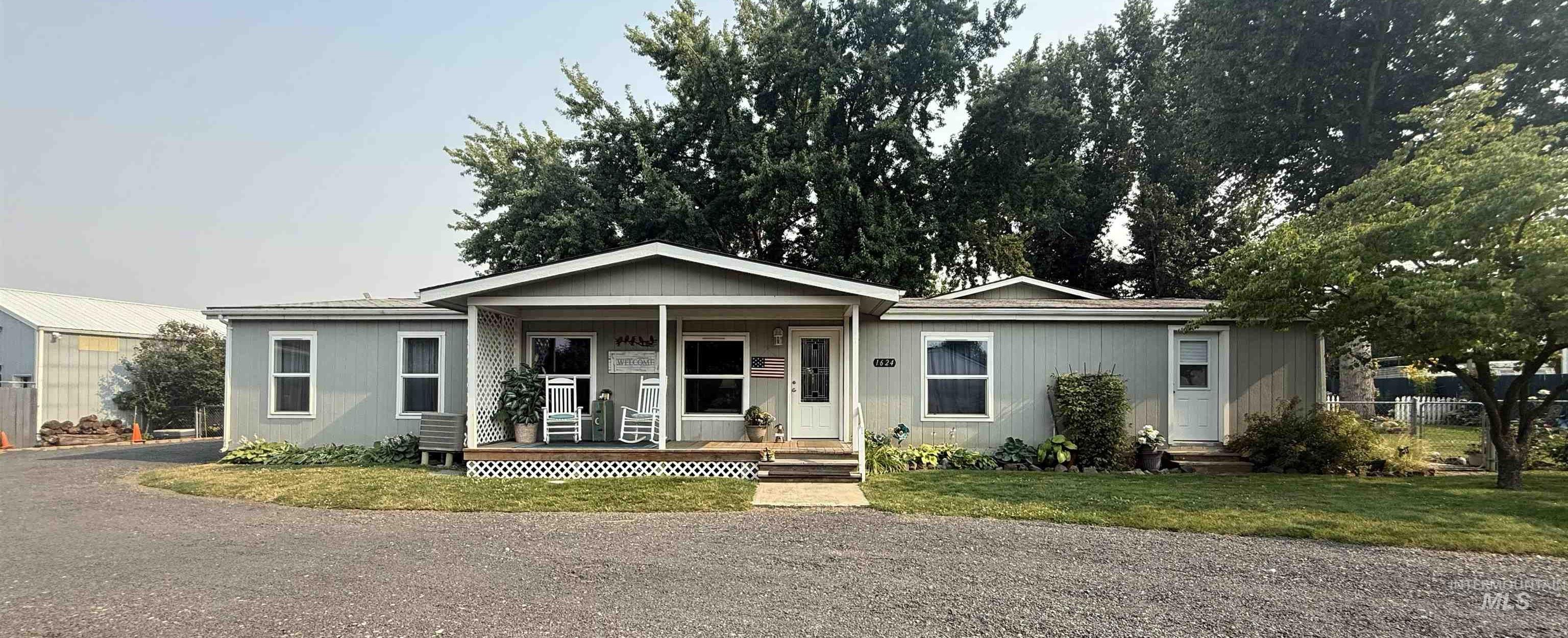 1624 Birch Ave — photo
