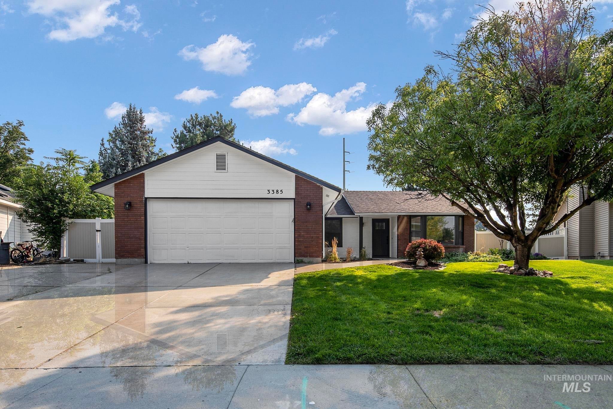 3385 N Creswell Way — photo
