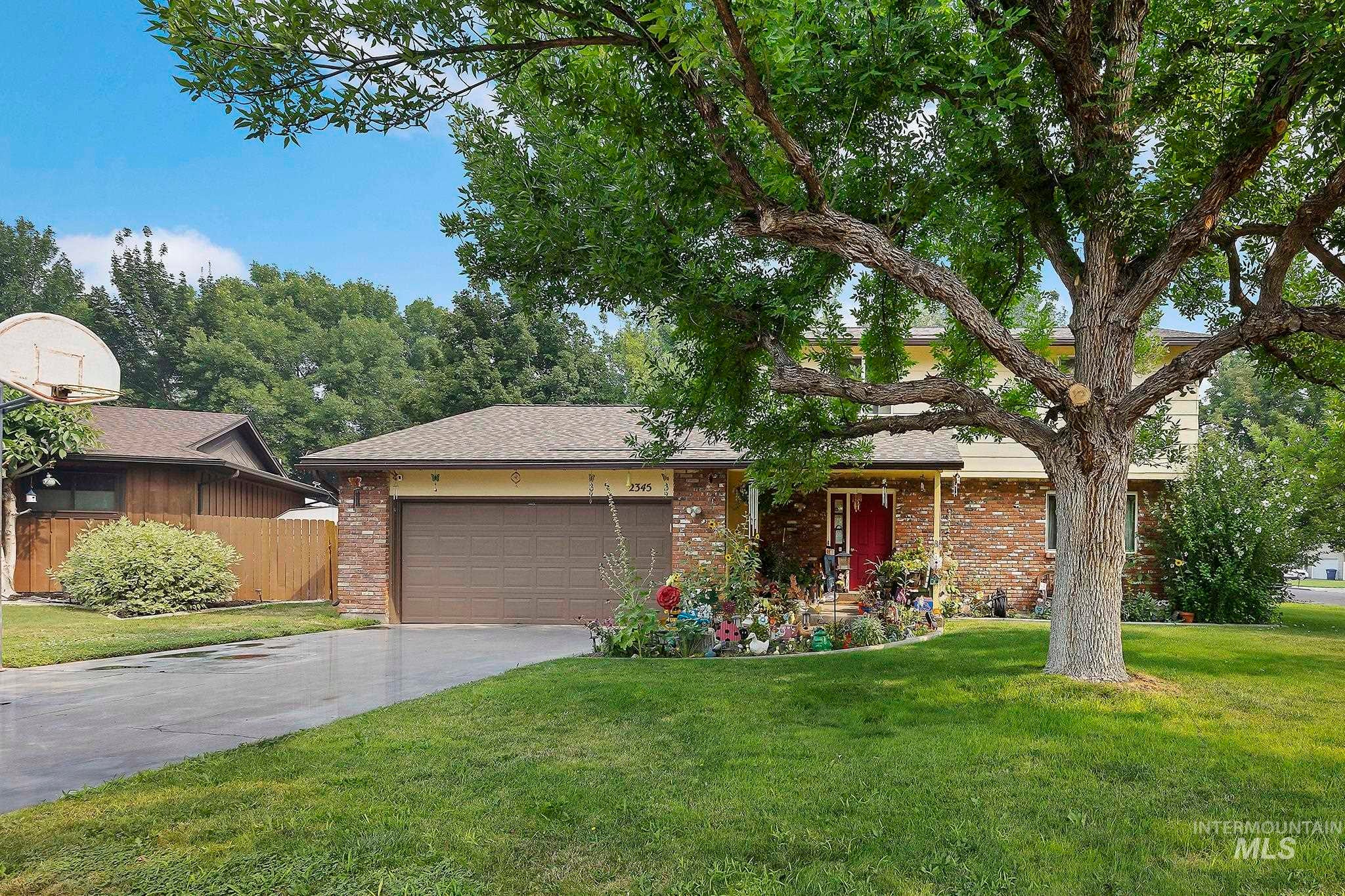 2345 Longbow Dr — photo