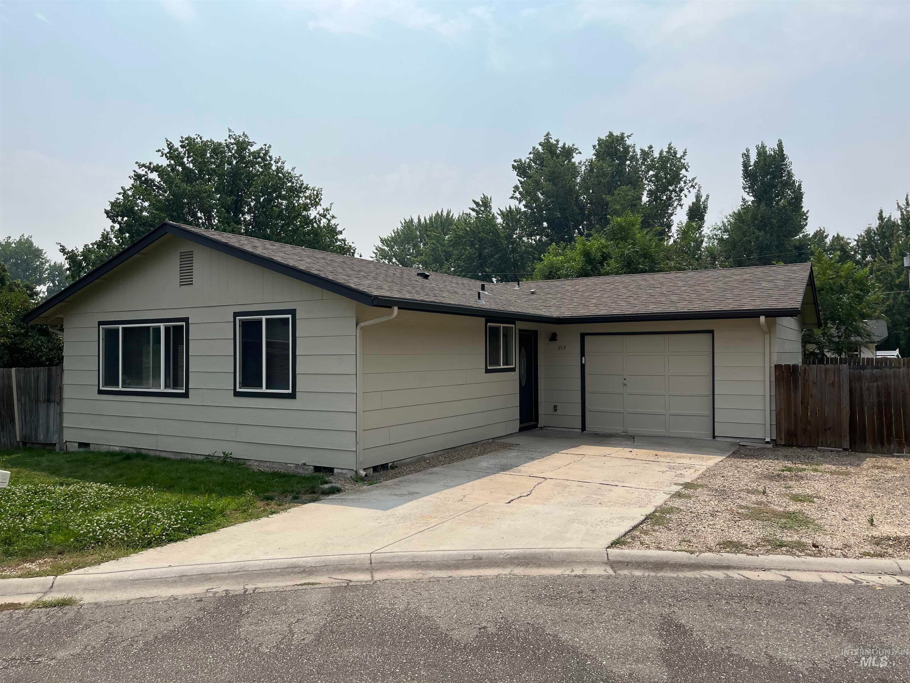 213 Nelson Ct. — photo