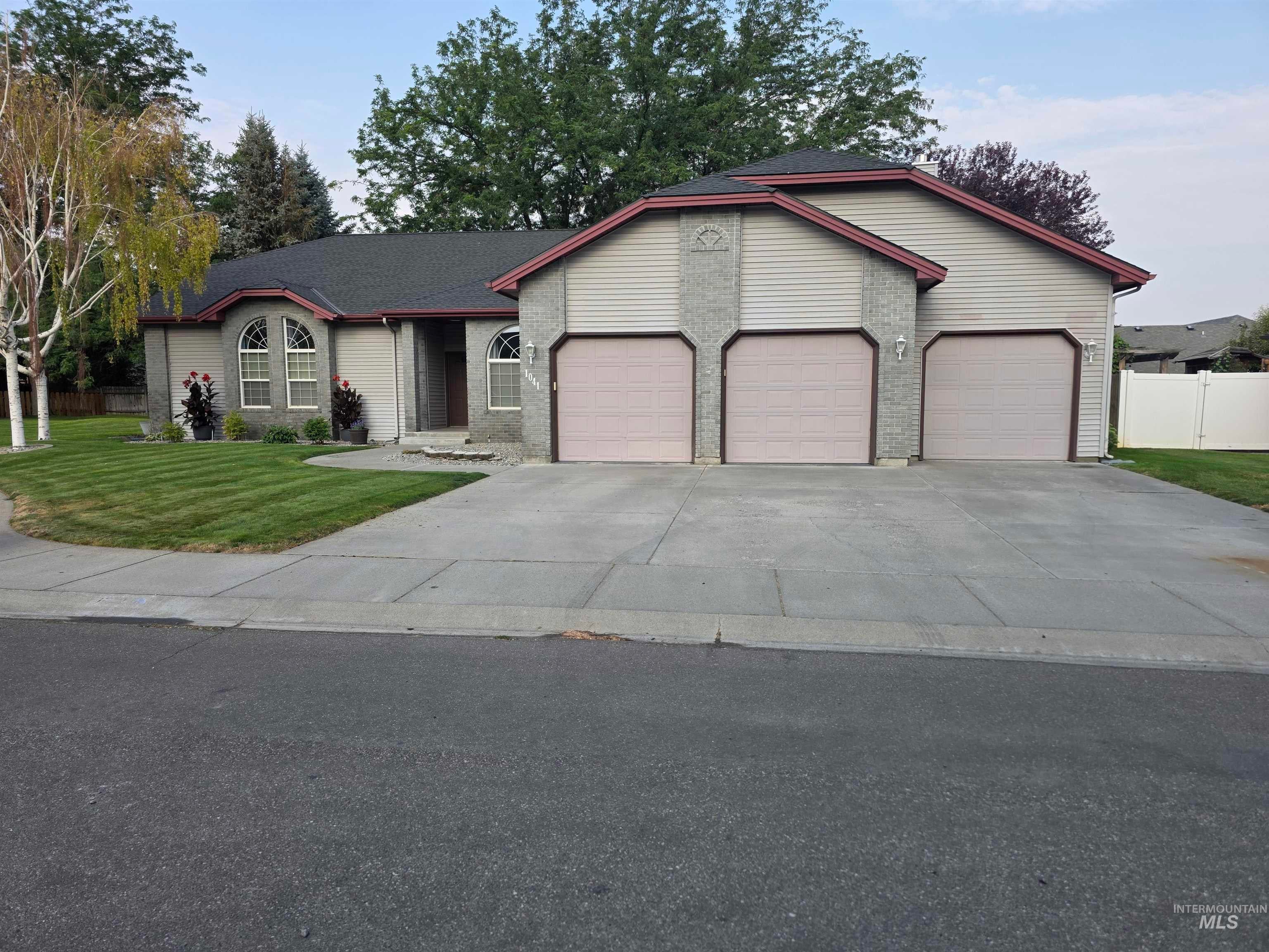1041 Warm Springs Pl — photo