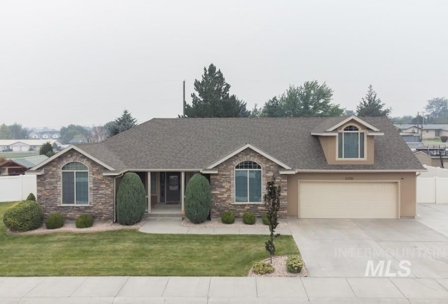 1030 Oakwood St — photo