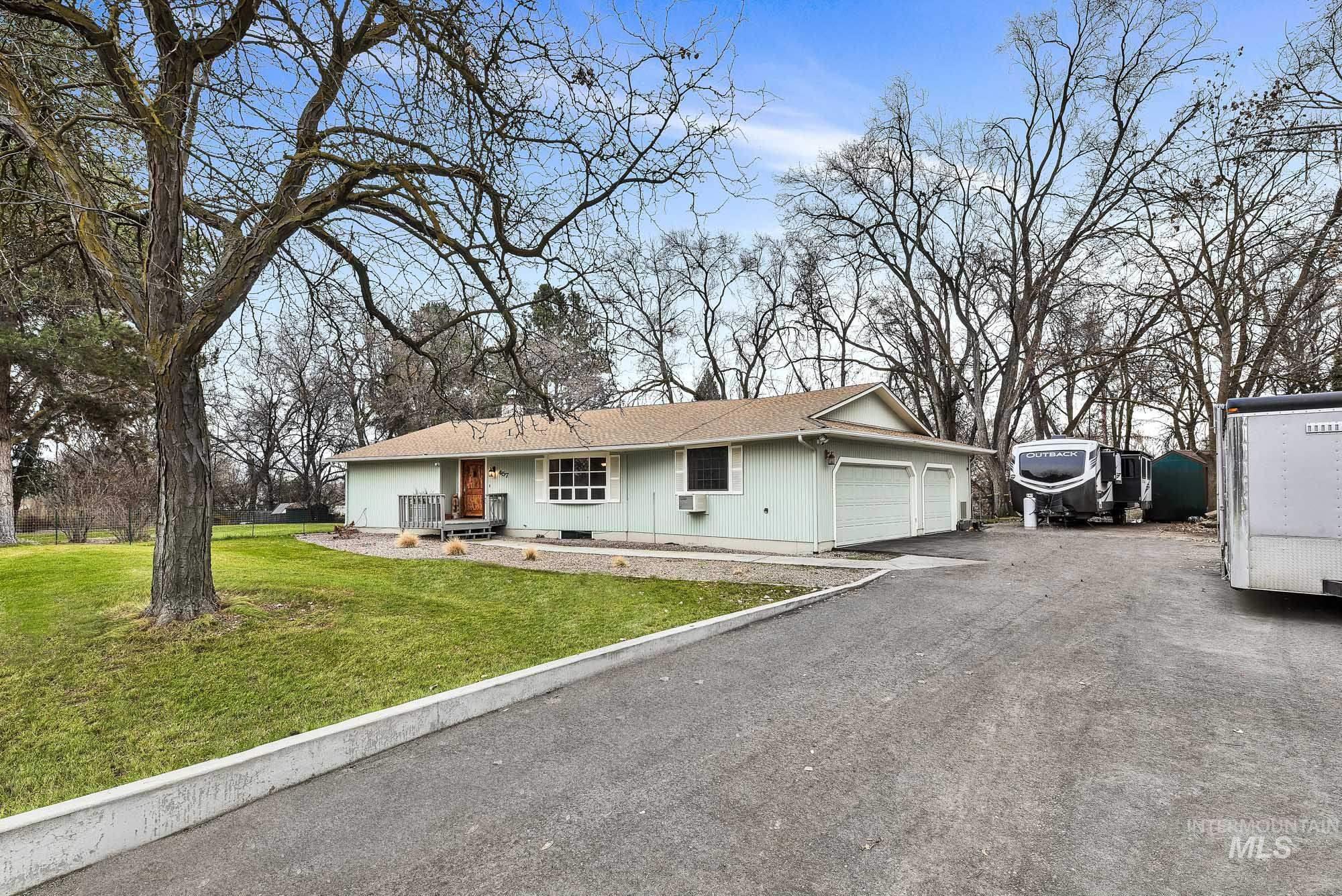 457 E Beacon Light Rd — photo