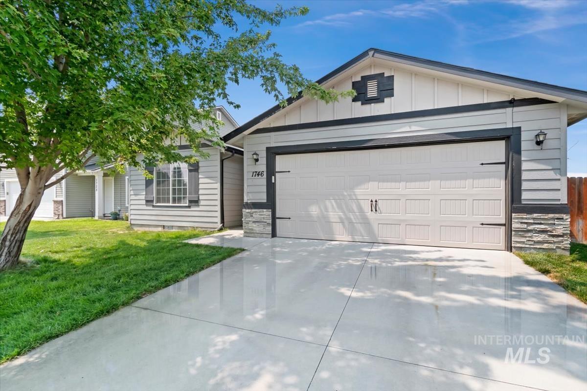 1746 E Deerhill Dr — photo