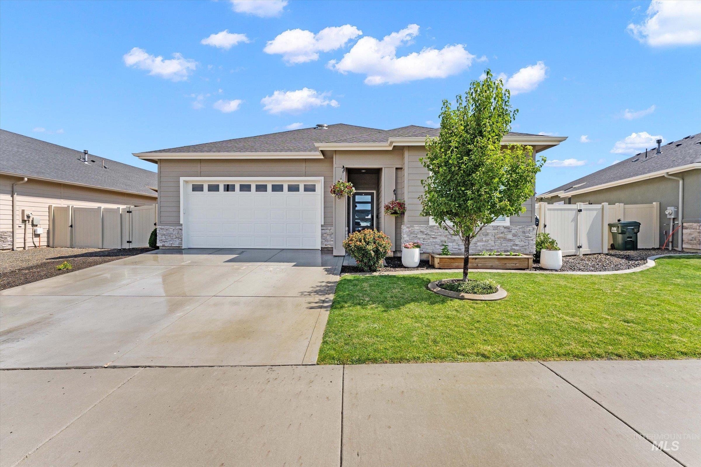 770 E Bouquet Ct — photo