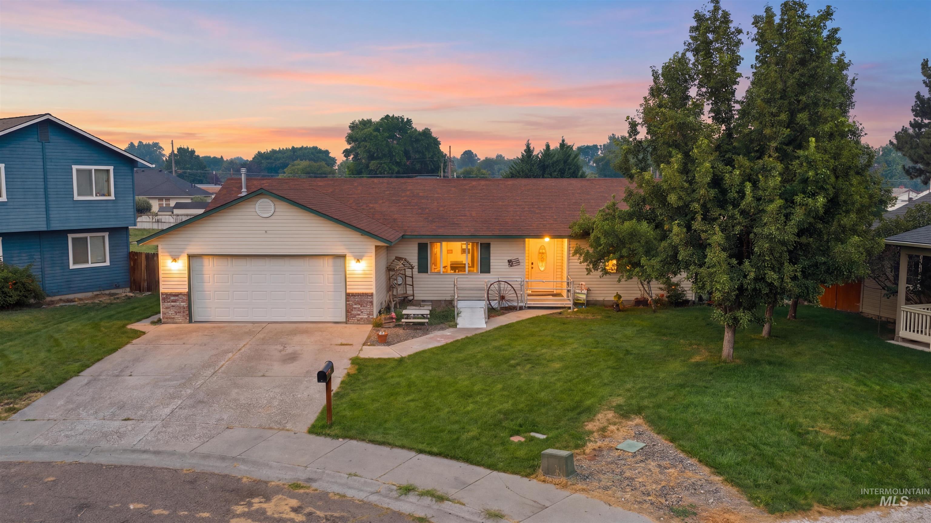 30 Maple Dr — photo