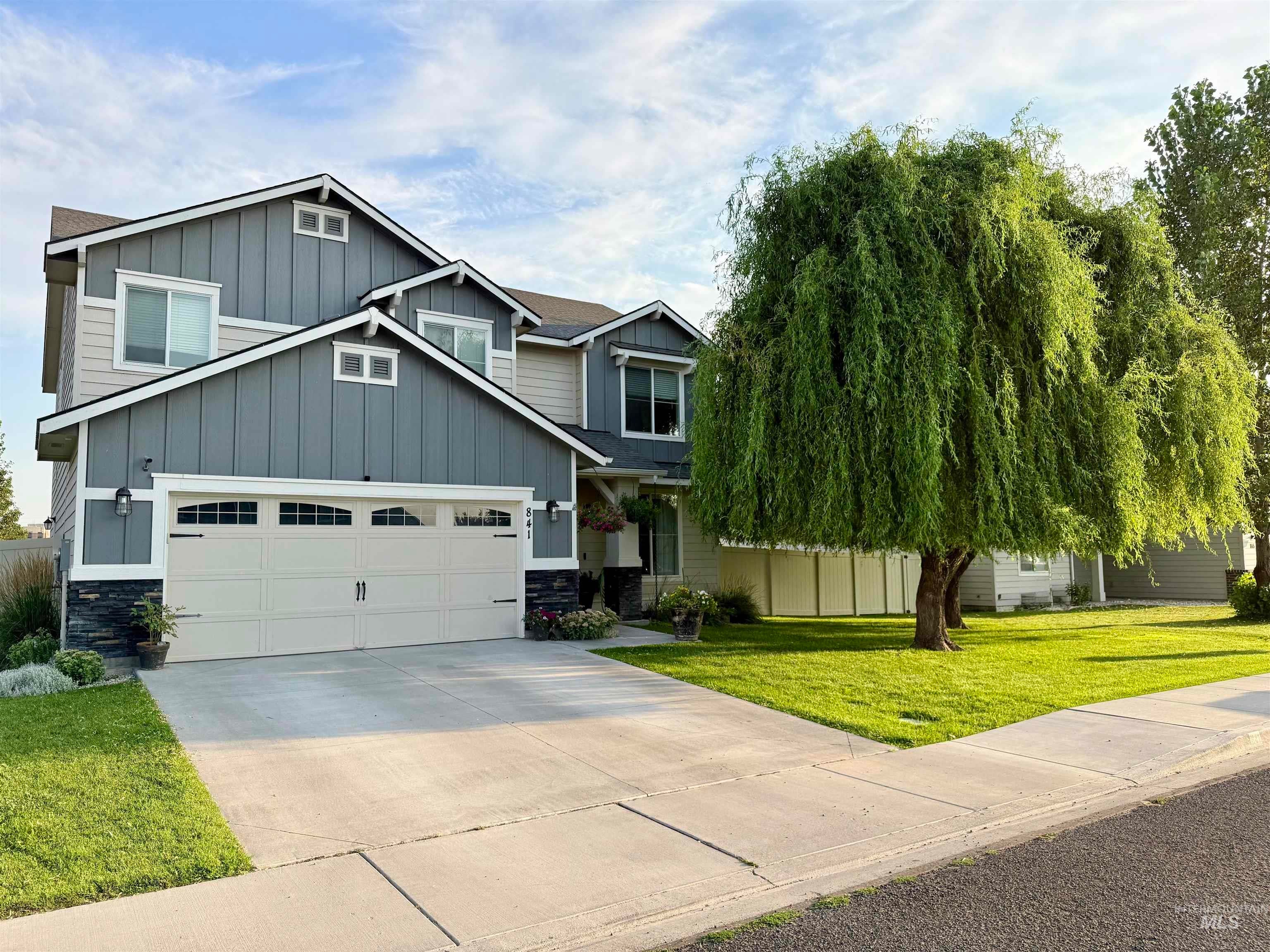 841 Canyon Crest Dr. — photo