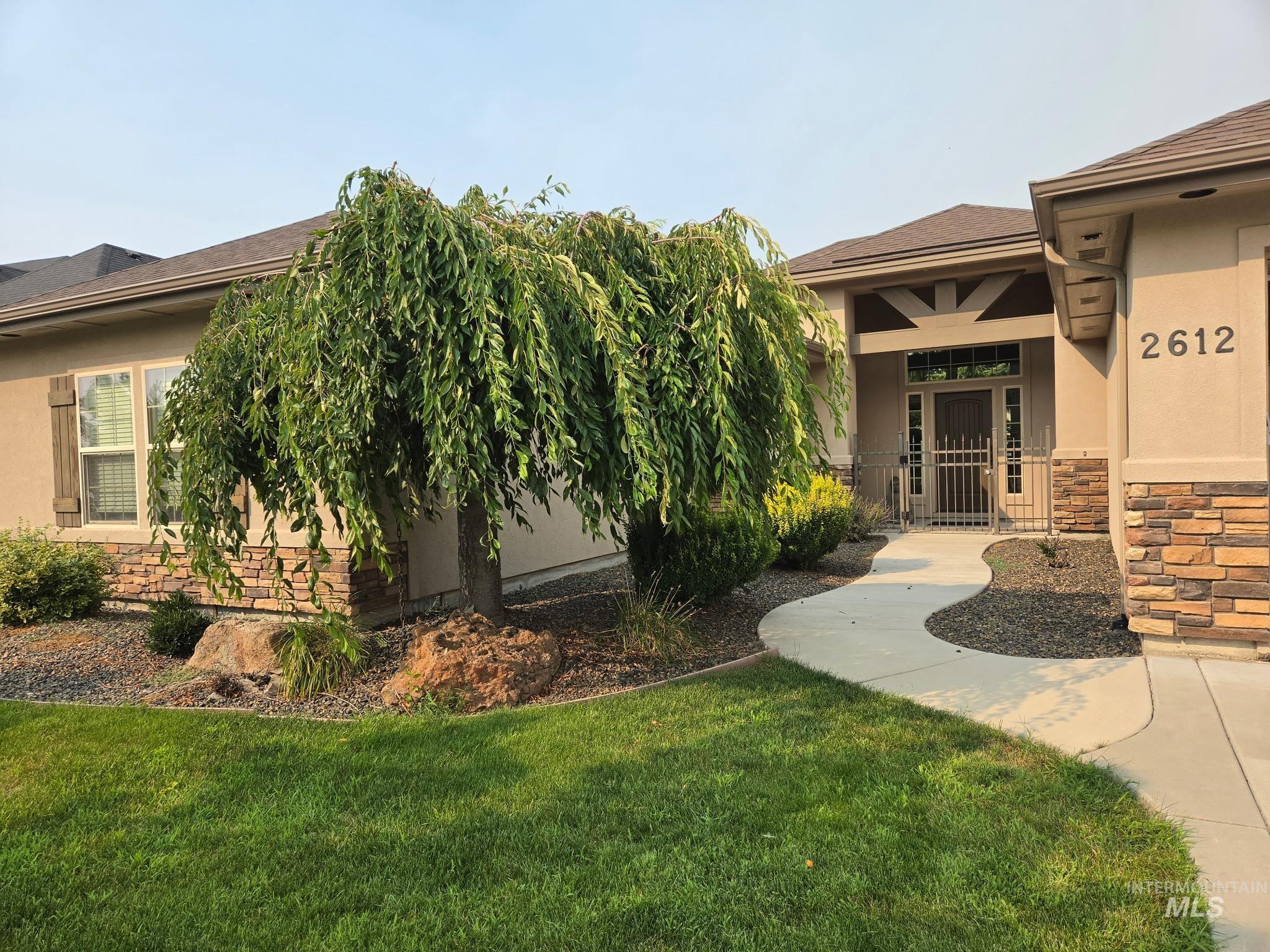 2612 E Lacewood Dr — photo
