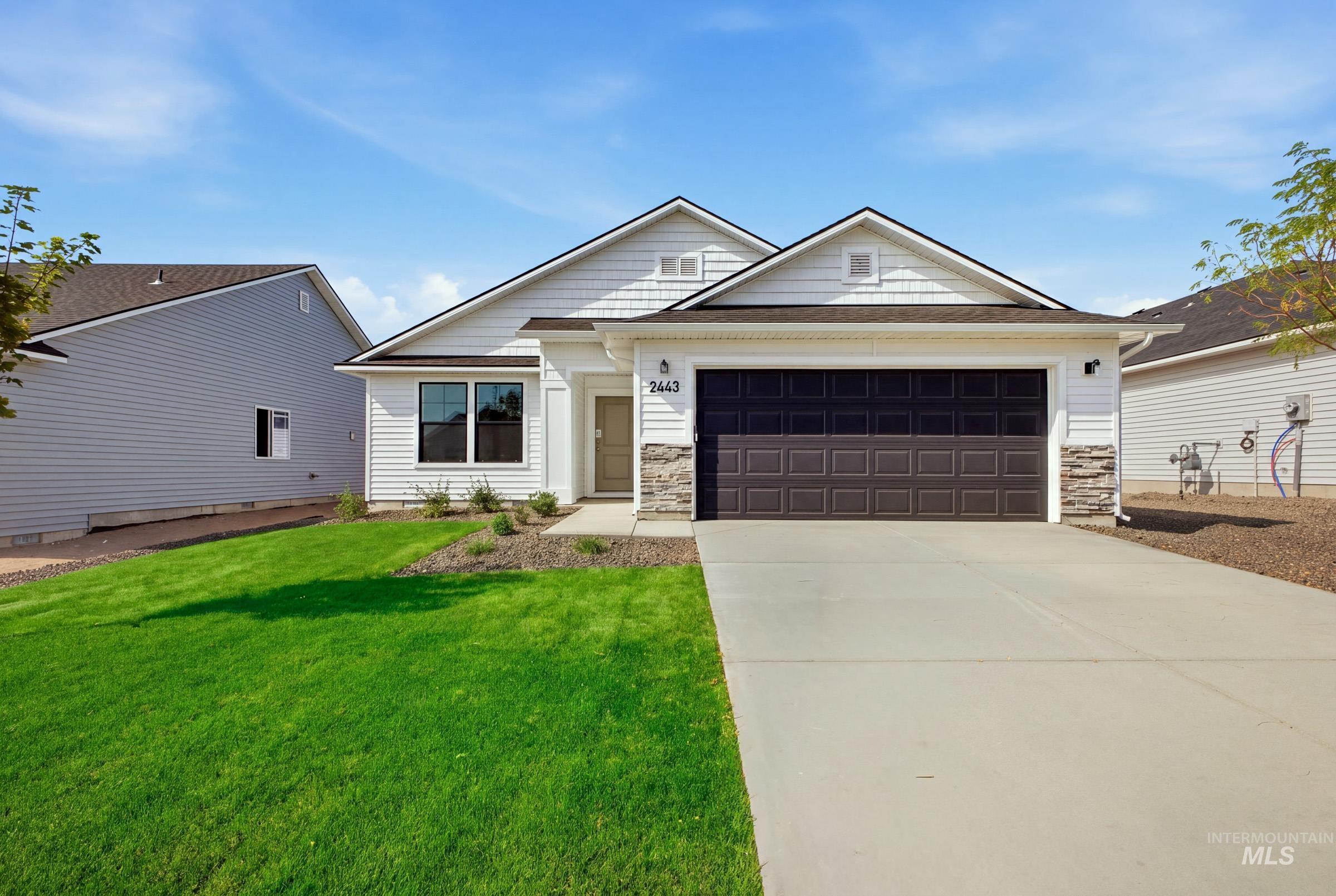 2443 W Red Jasper Dr — photo