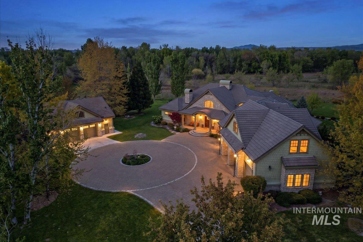 8177 N Stonebriar Lane — photo