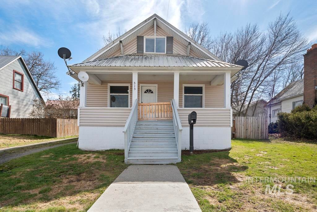 515 W College Ave — photo