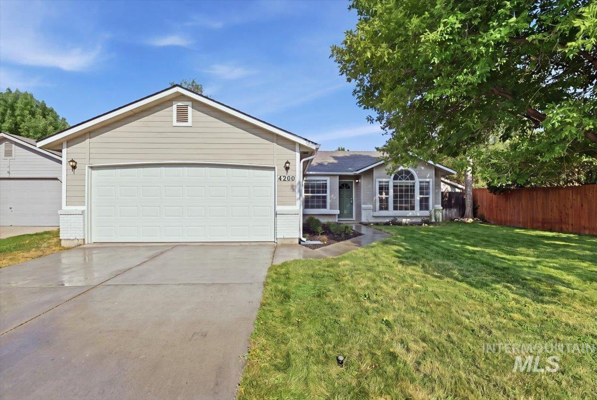 4200 E Carnation Court — photo