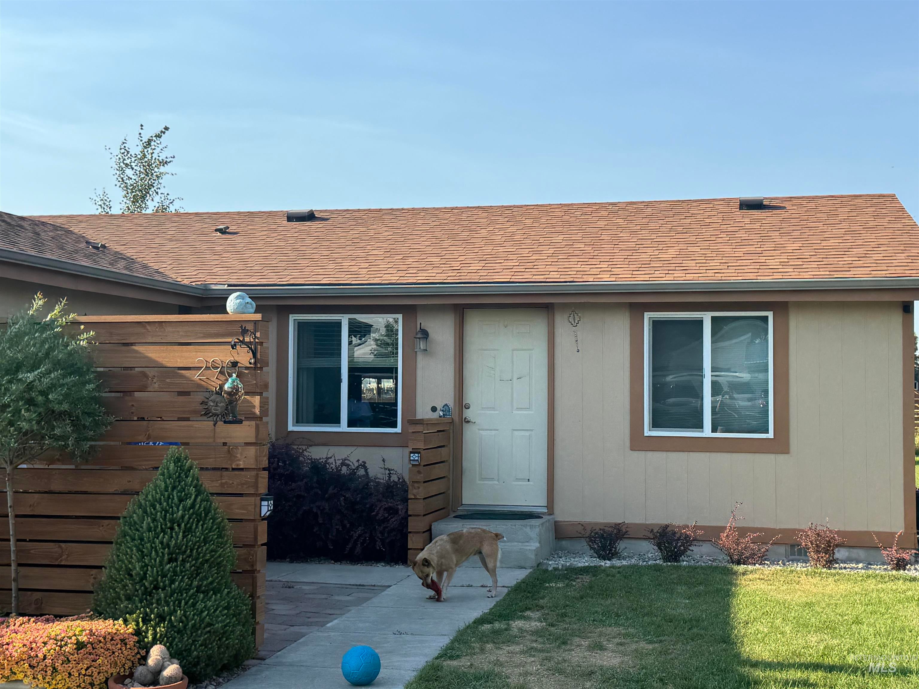 290 W Elmore — photo