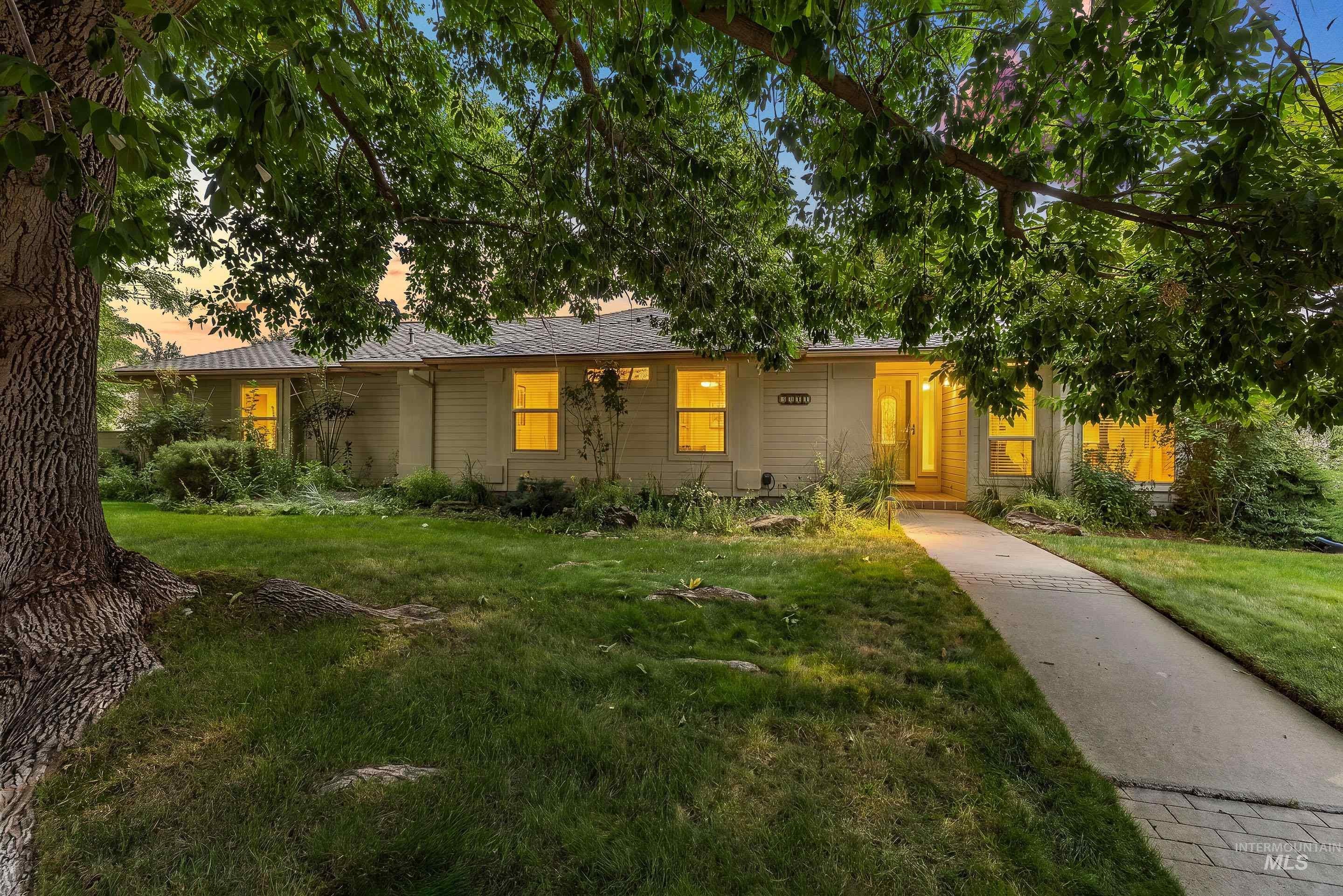 3011 E Rivernest Dr — photo
