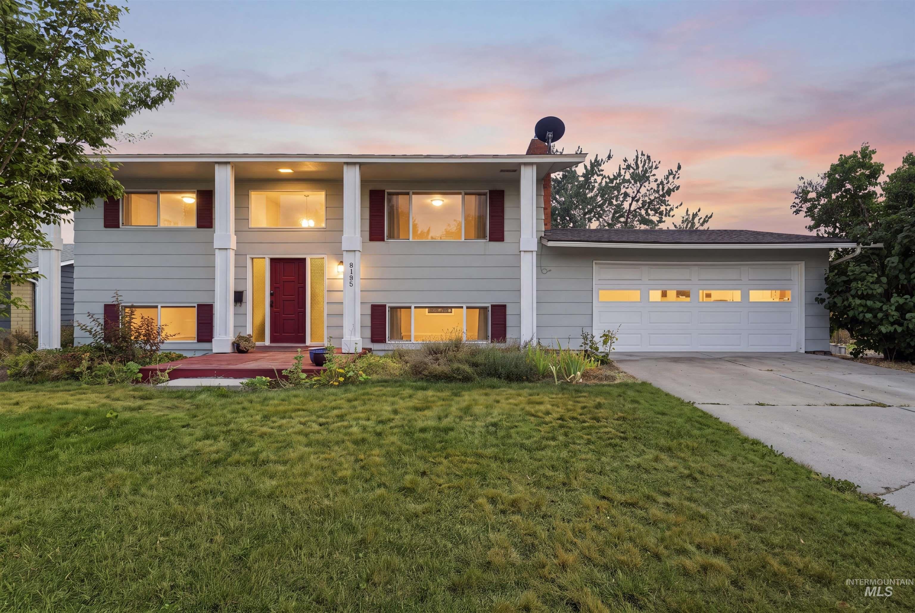 8135 W Mcmullen St — photo