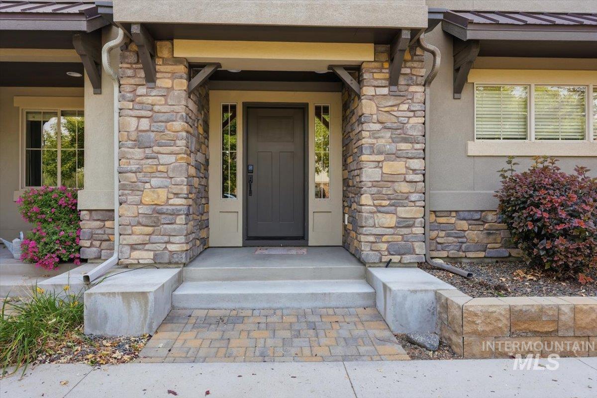 3244 E Thoroughbred Ln — photo