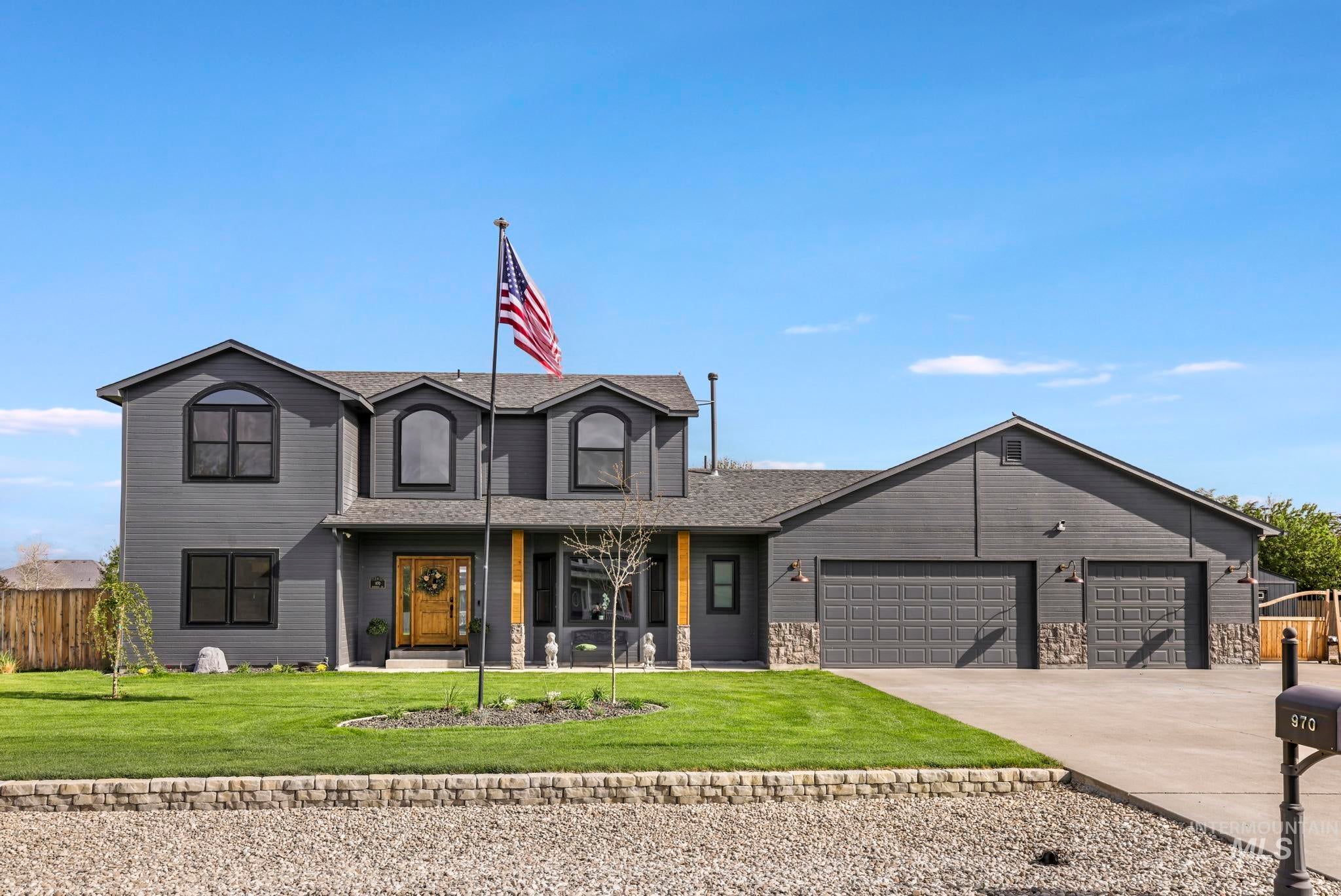 970 NW Bluegrass Circle — photo