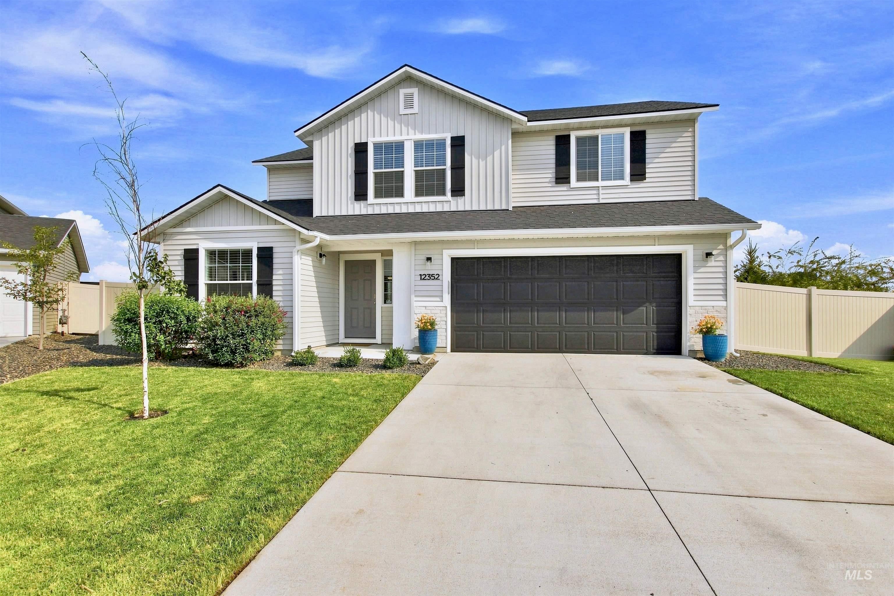 12352 Nantes Ct — photo