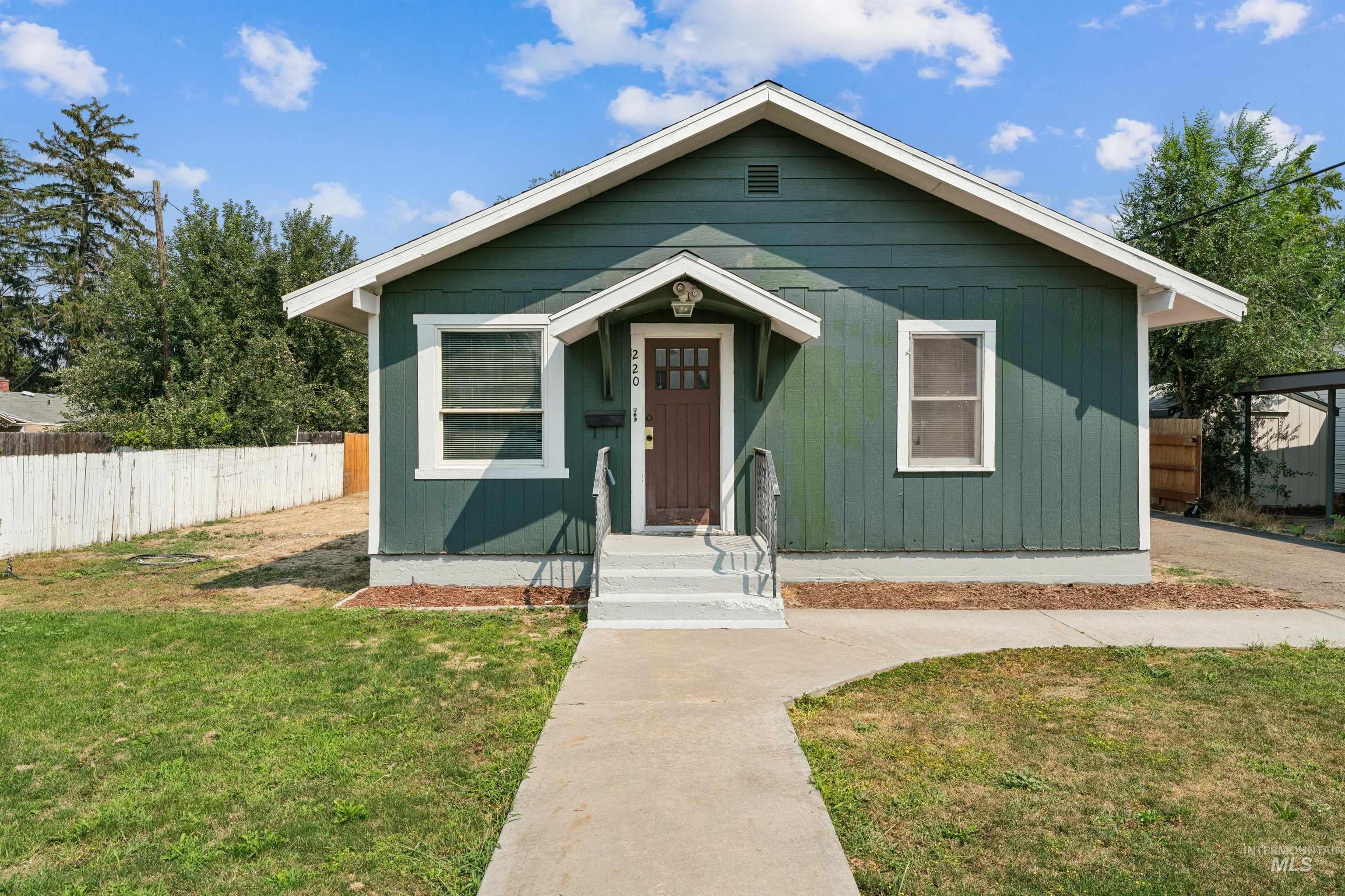 220 Lone Star Road — photo