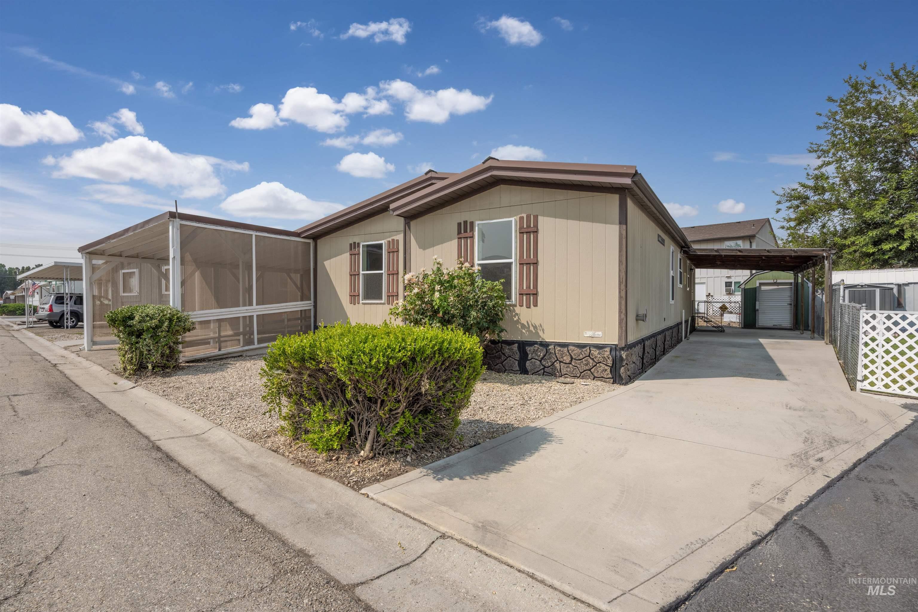 2205 E Linden St #6 — photo