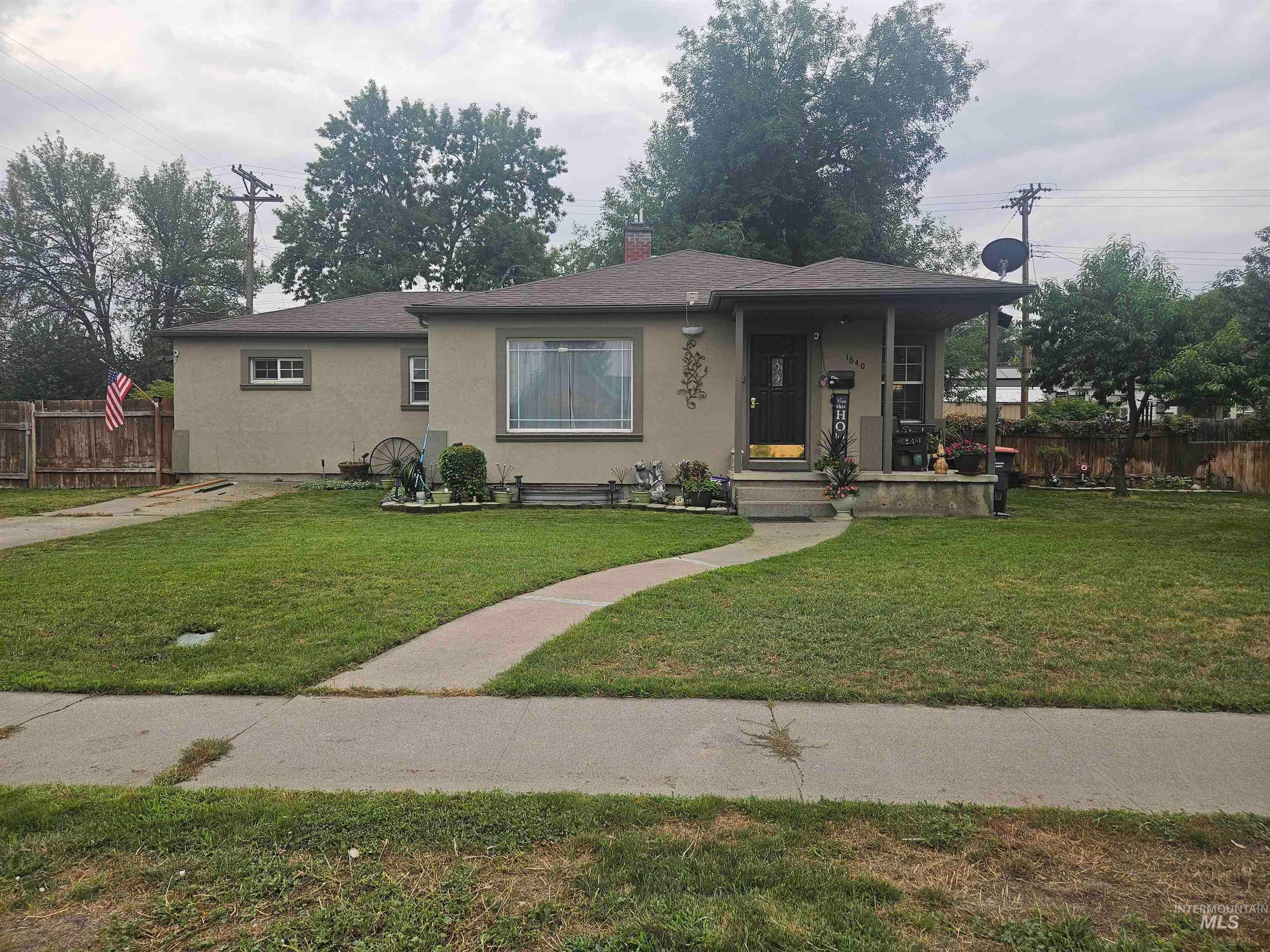 1640 Willow Lane — photo